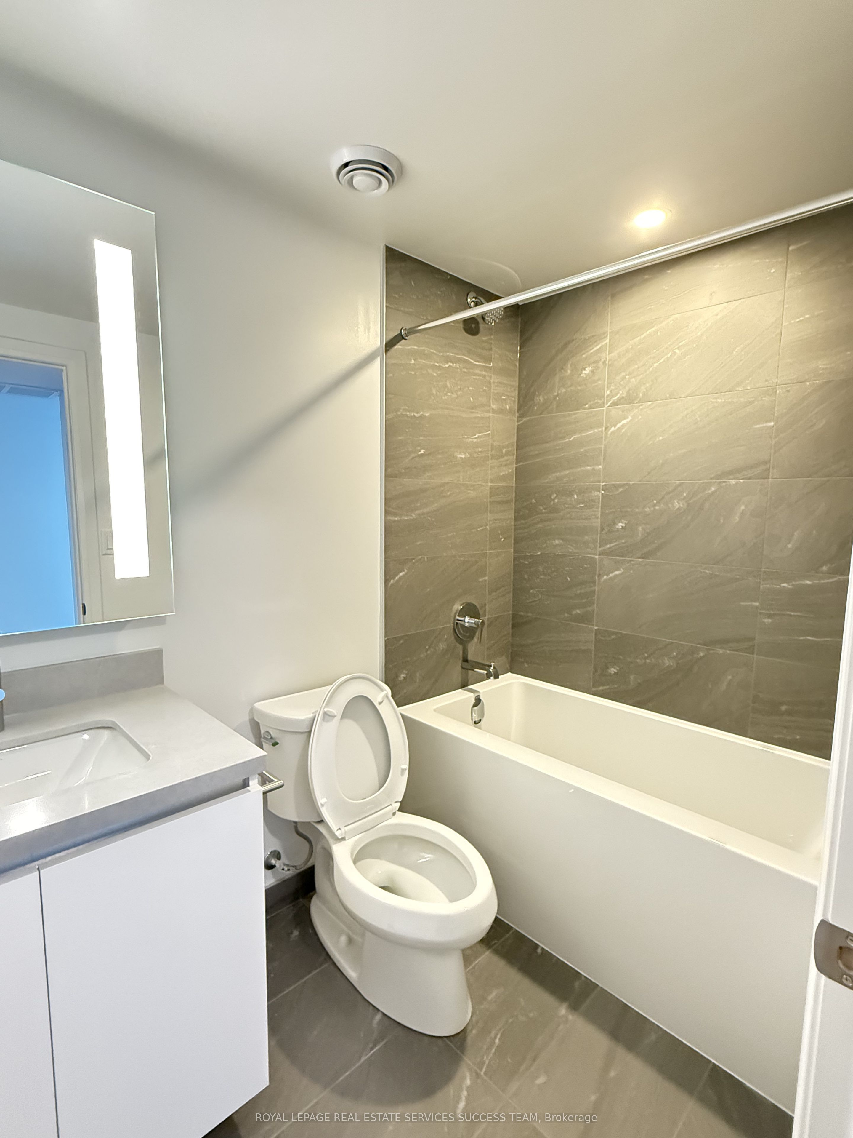 4015 The Exchange Road 4004 Property Photo 8