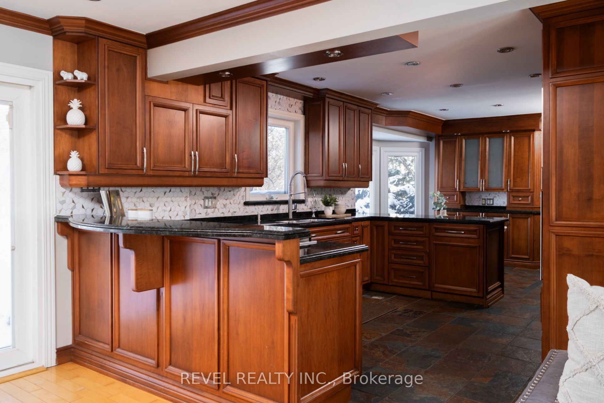 14227 Trafalgar Road Property Photo 11