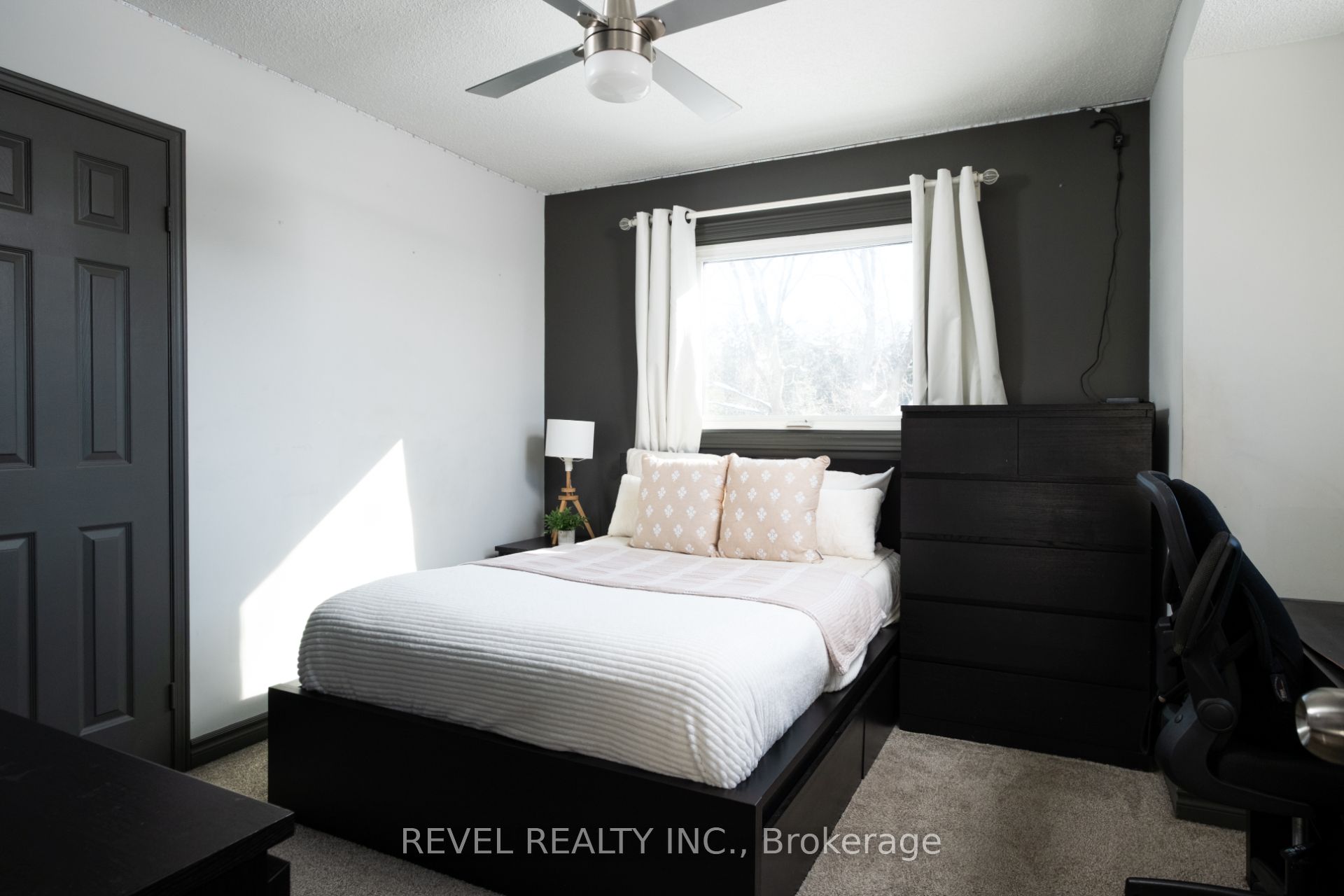 14227 Trafalgar Road Property Photo 19