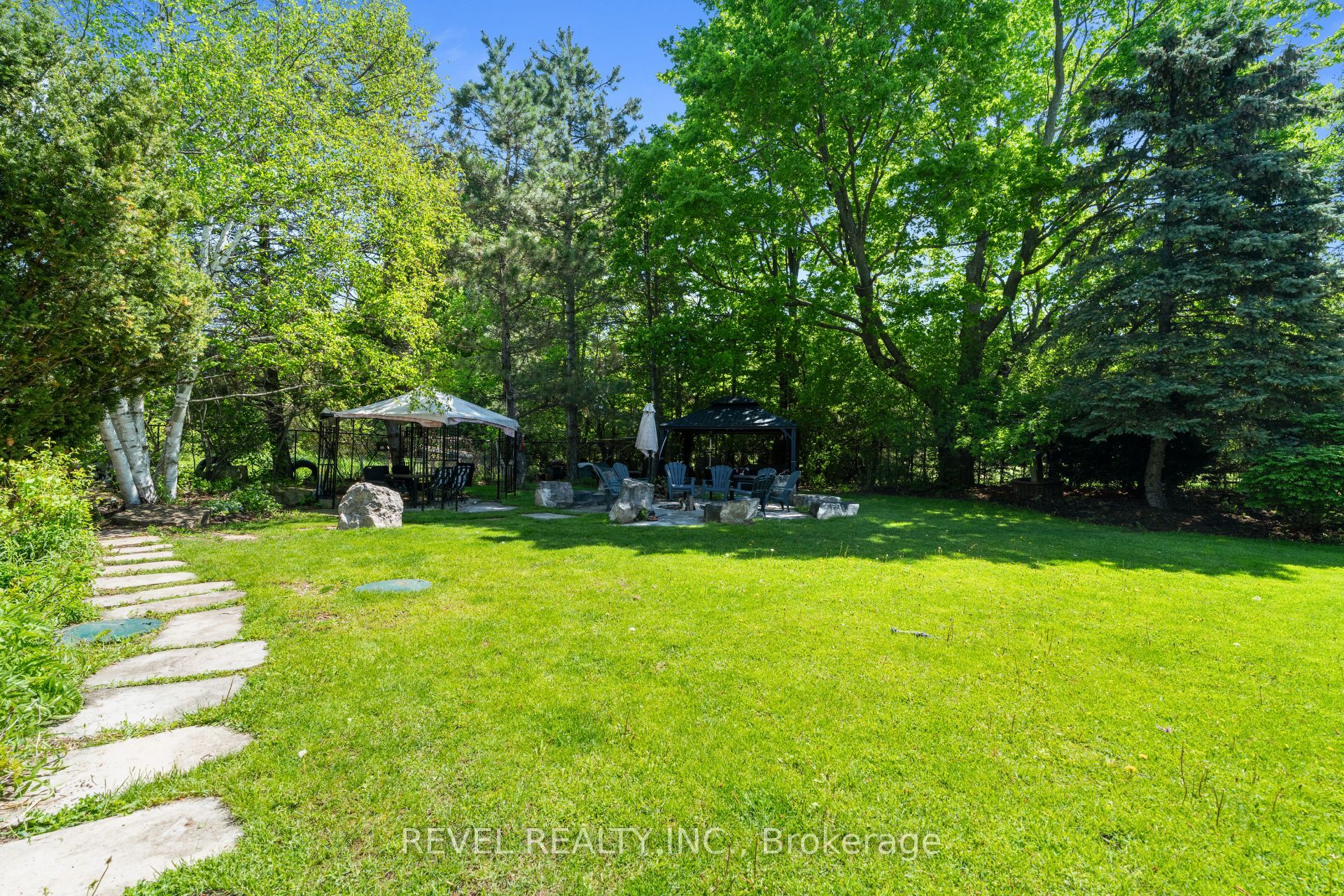 14227 Trafalgar Road Property Photo 32