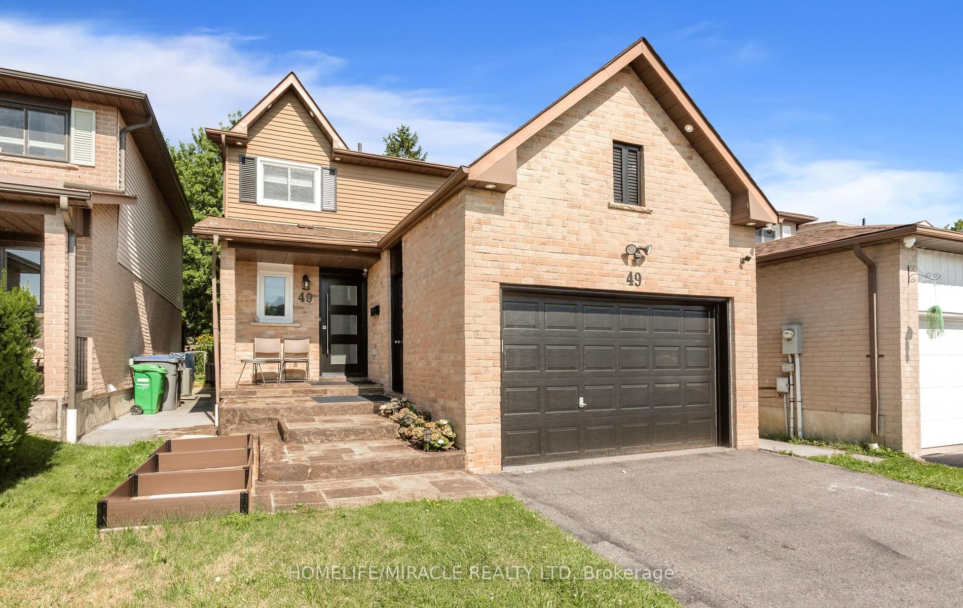 49 Newbridge Crescent Property Photo 2