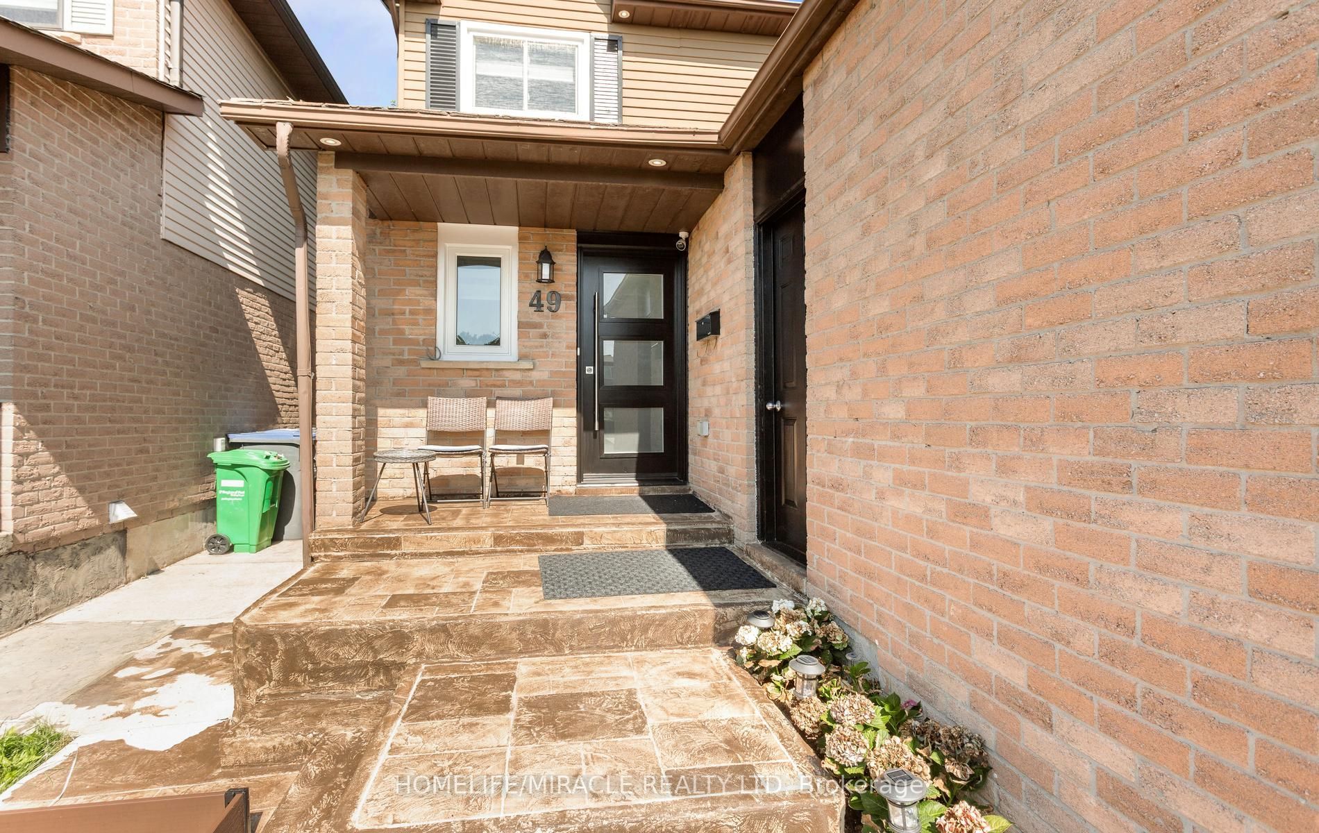 49 Newbridge Crescent Property Photo 3