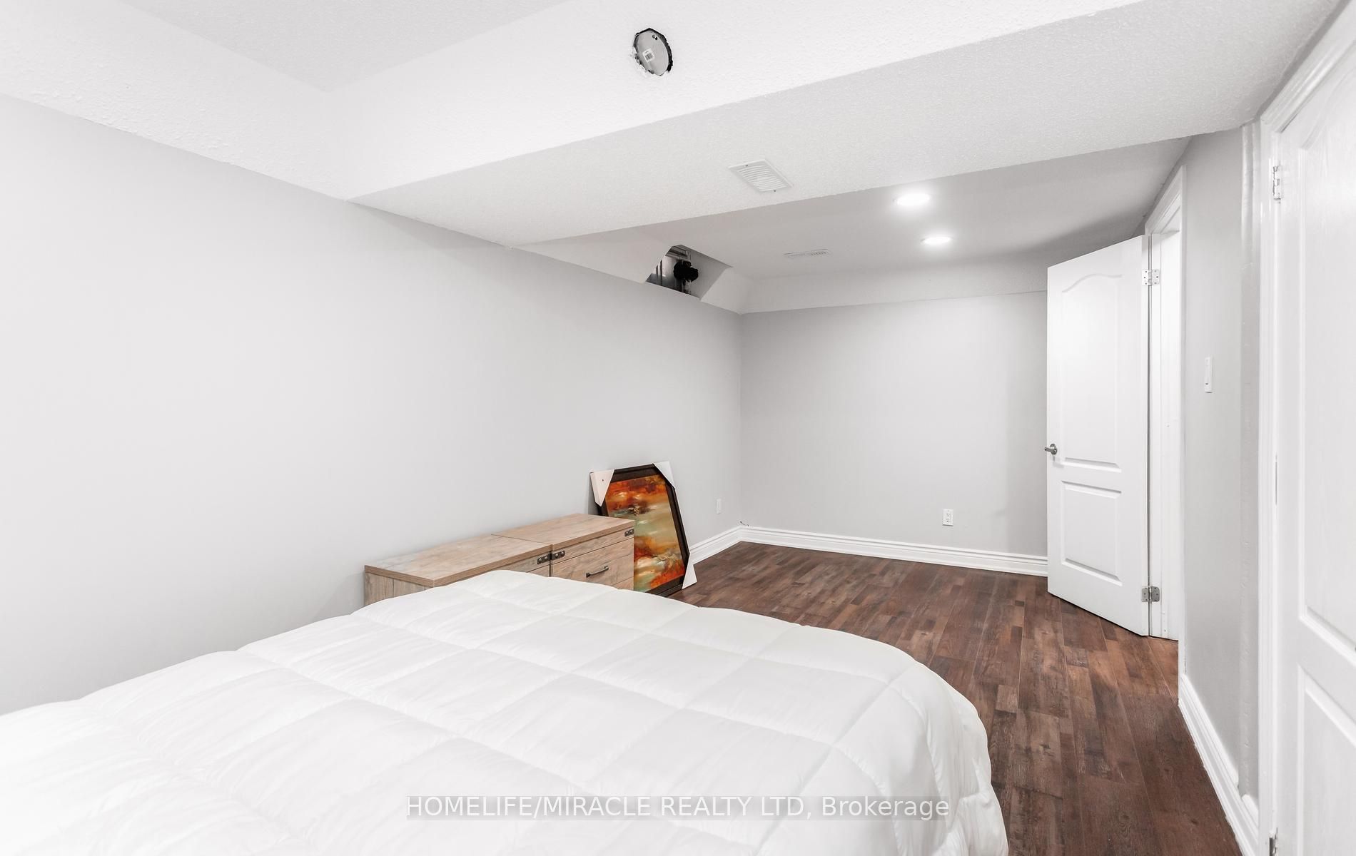 49 Newbridge Crescent Property Photo 43