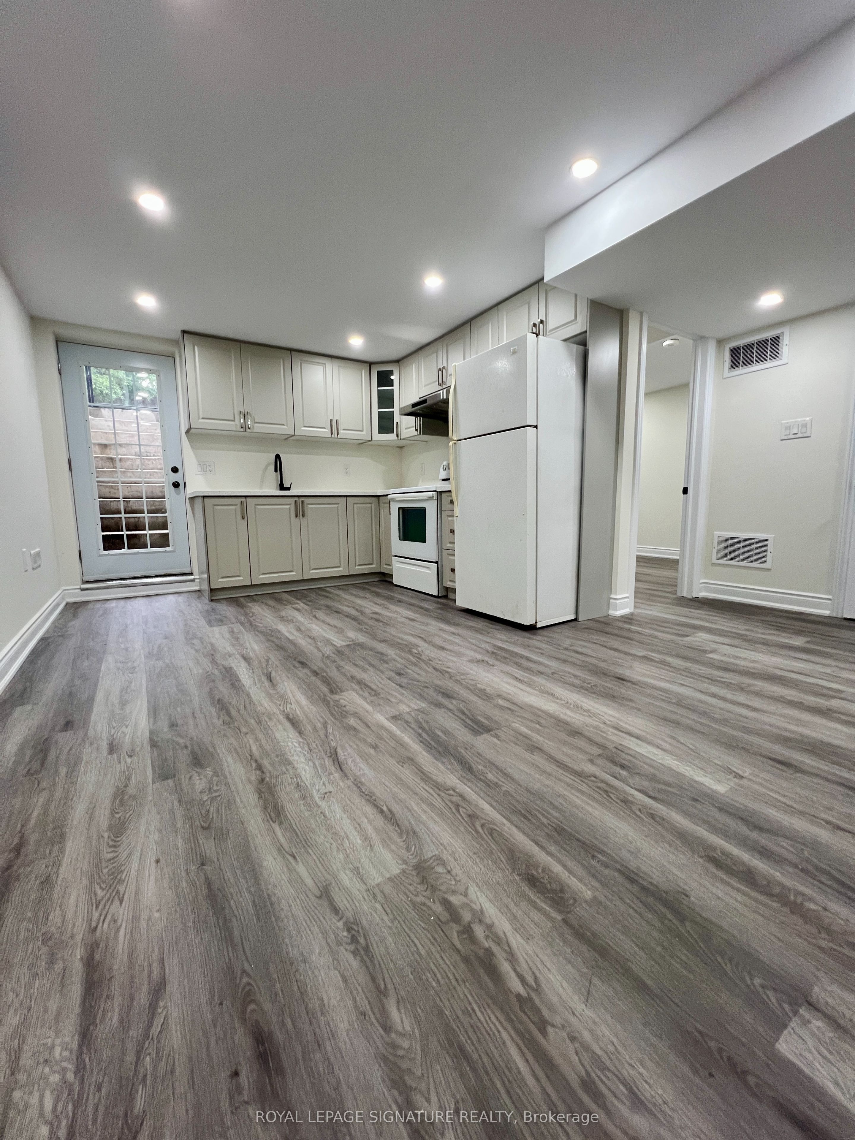 28 Skelton Boulevard Property Photo 1