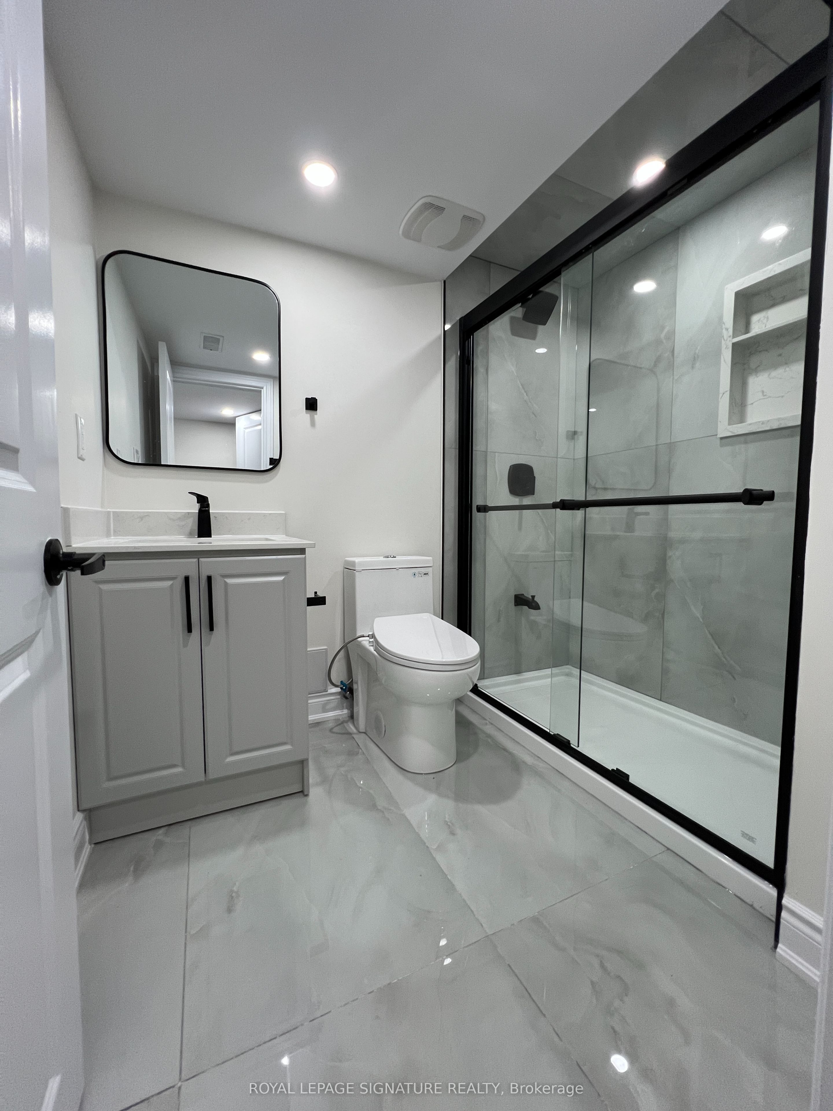 28 Skelton Boulevard Property Photo 2