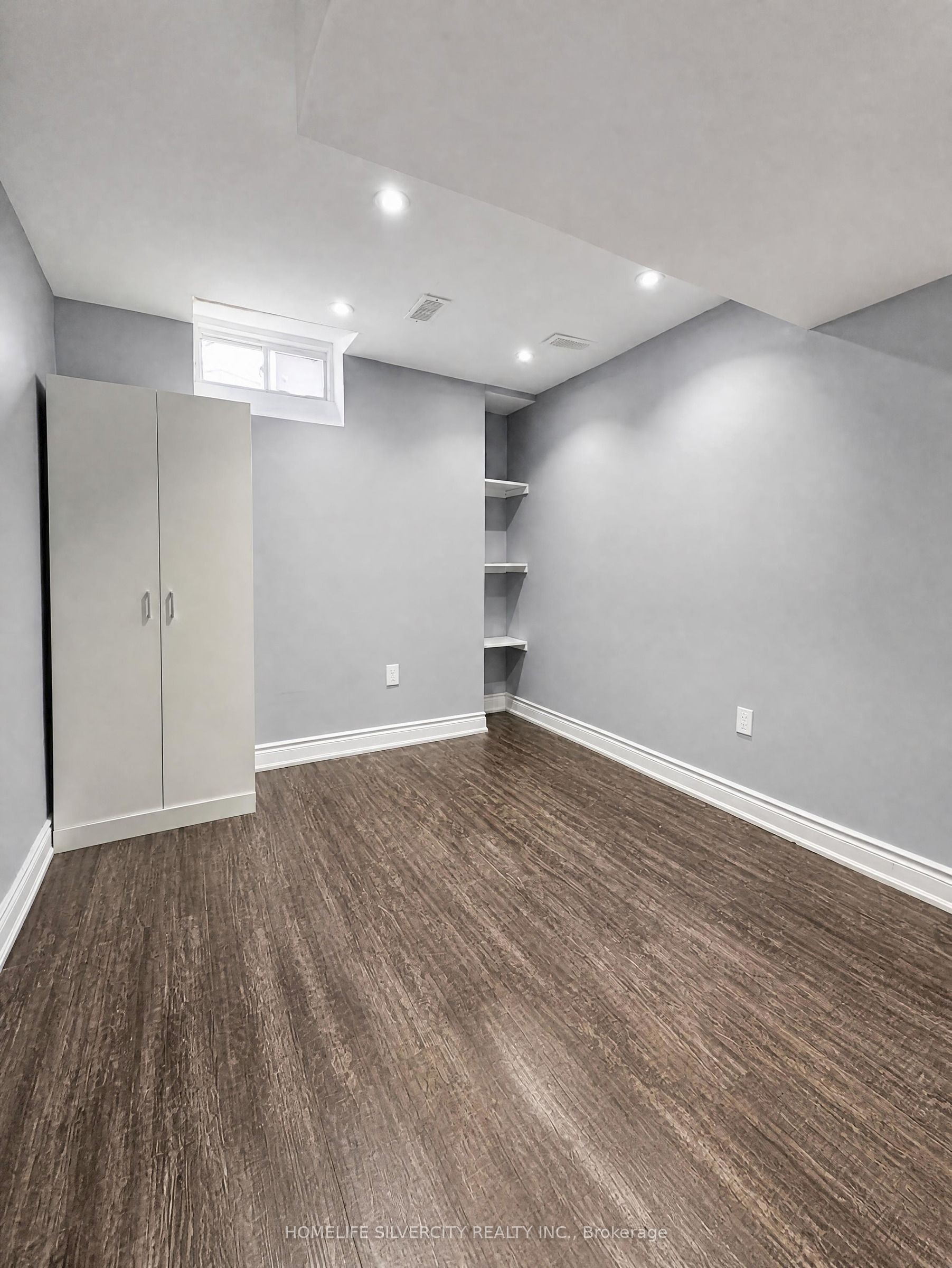 102 Earlsbridge Boulevard Property Photo 8