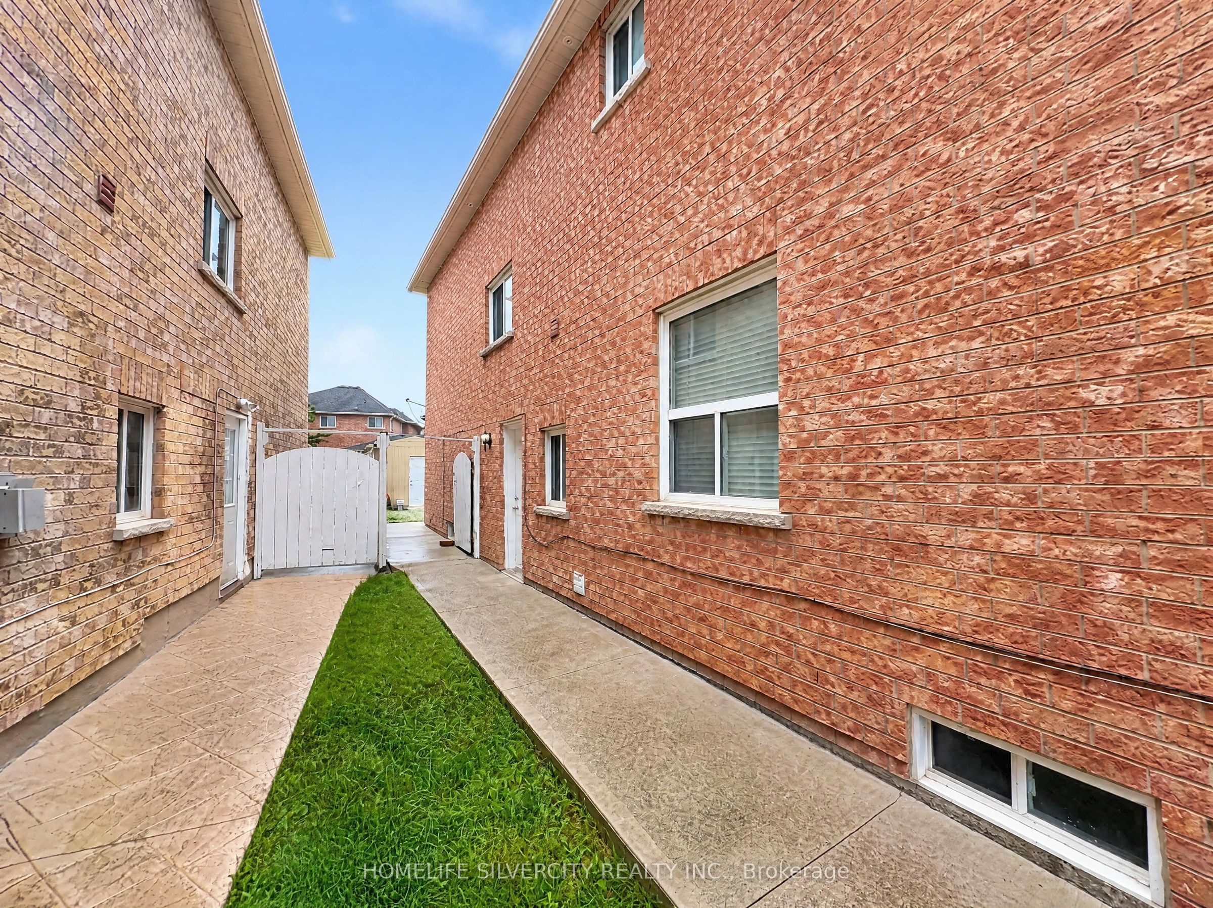 102 Earlsbridge Boulevard Property Photo 15
