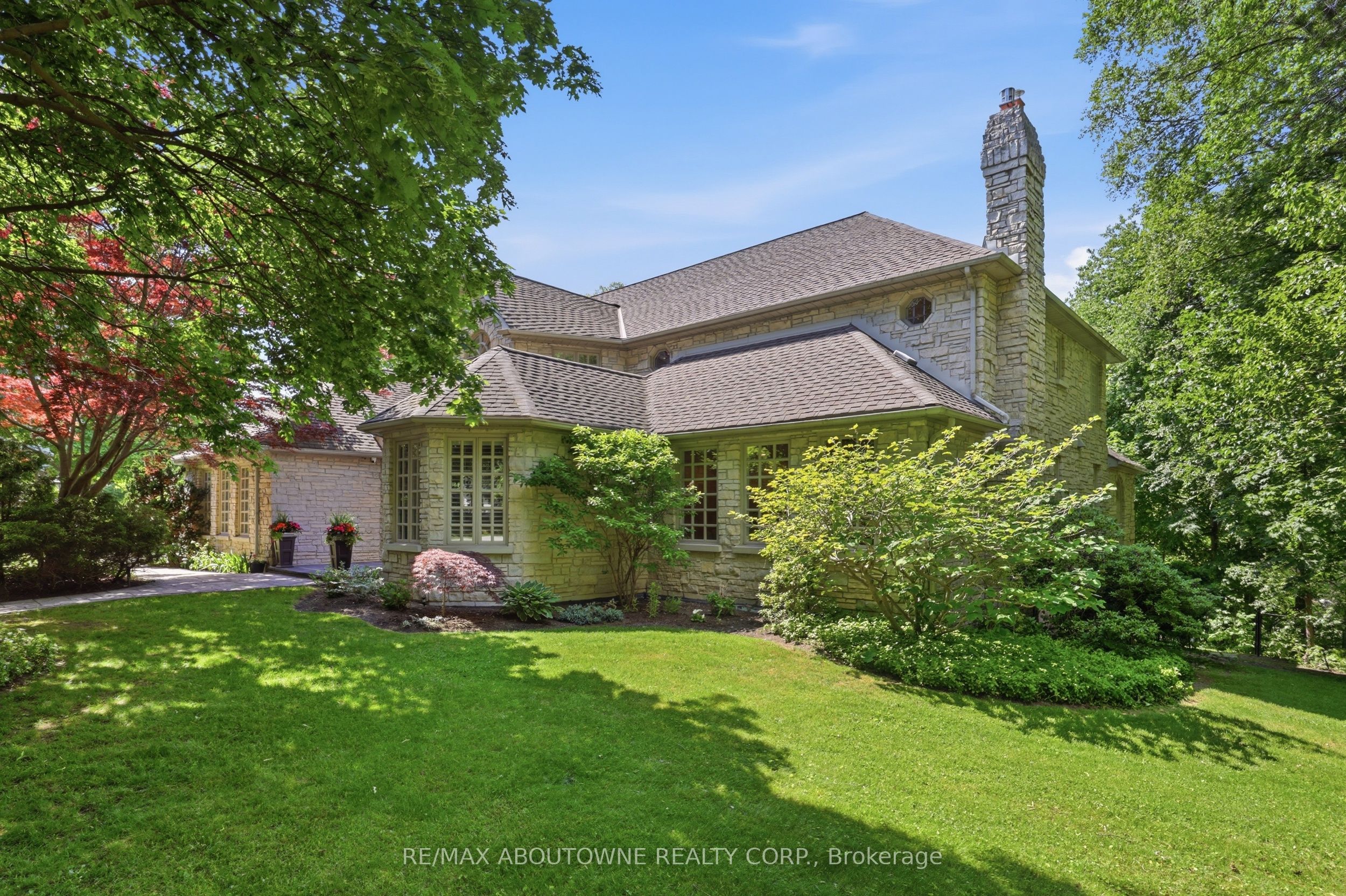 437 Cairncroft Road Property Photo 2