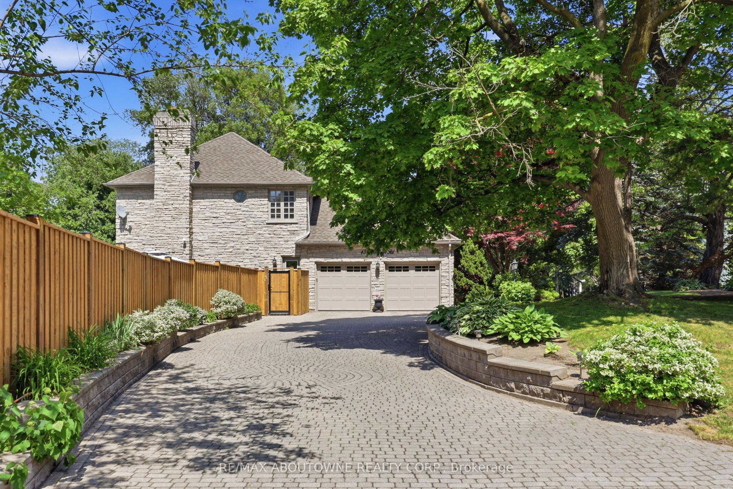 437 Cairncroft Road Property Photo 3