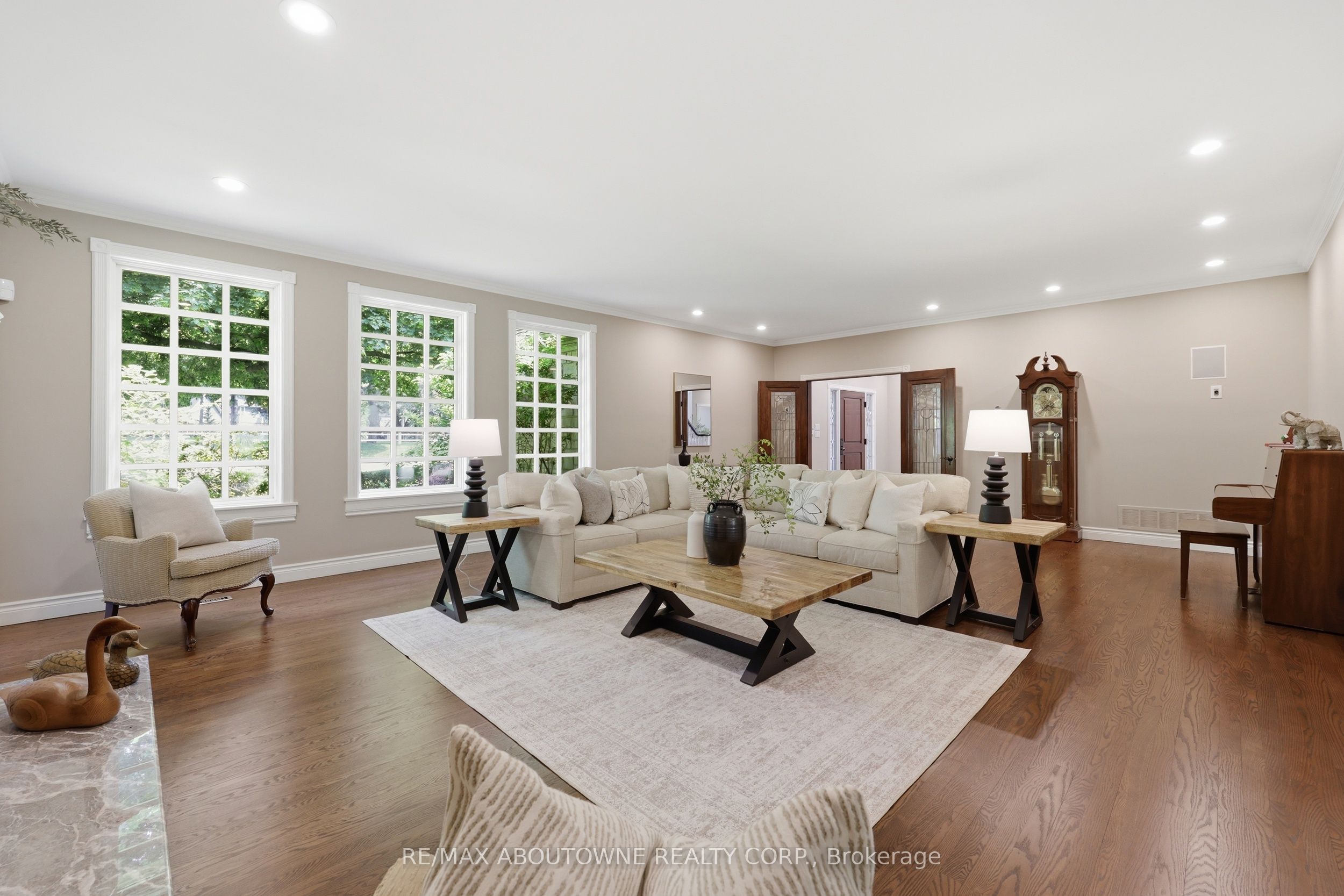 437 Cairncroft Road Property Photo 10