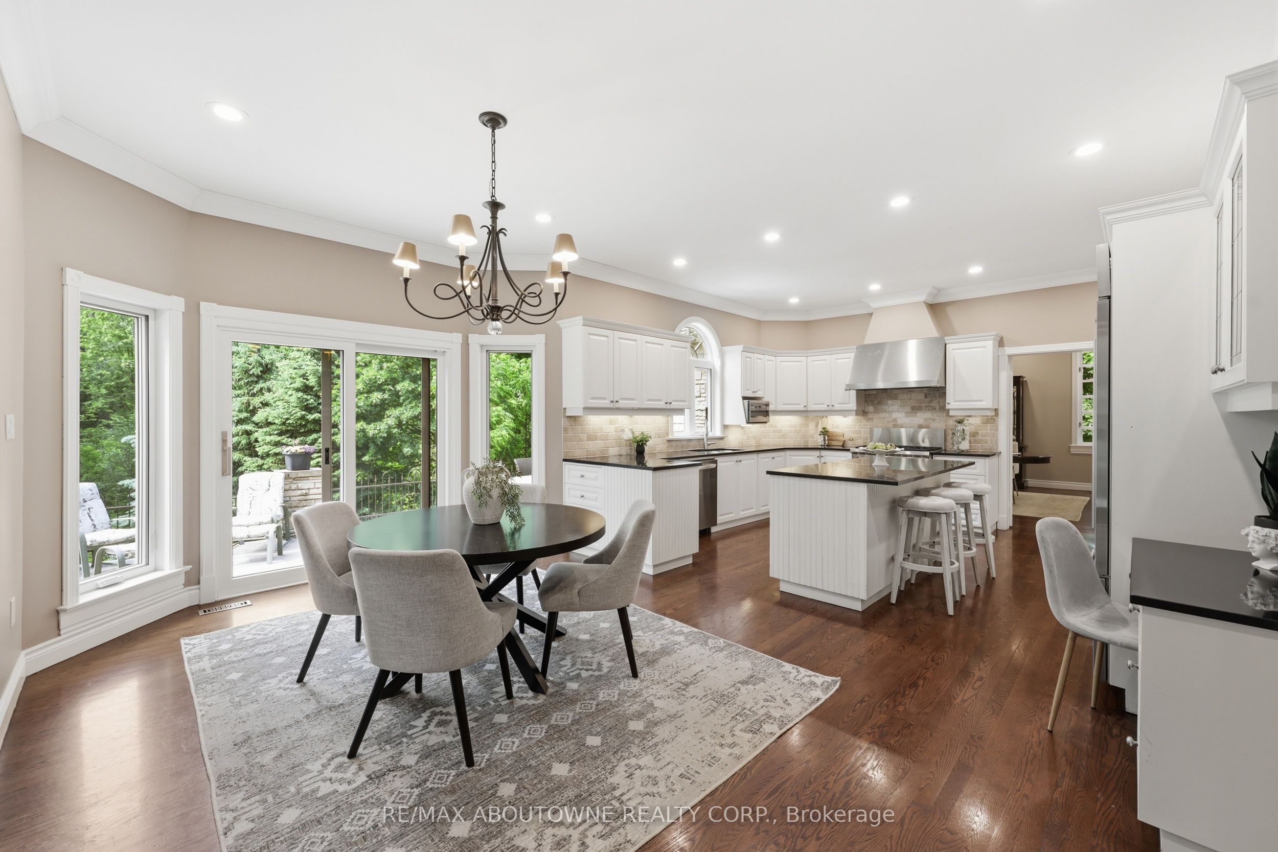 437 Cairncroft Road Property Photo 13
