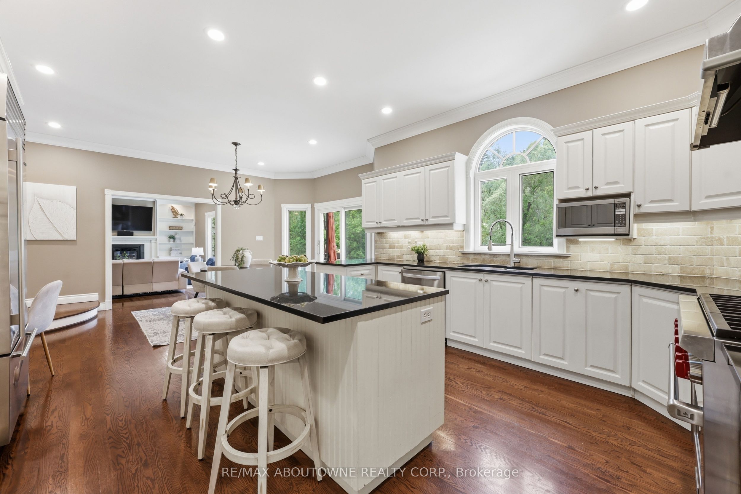 437 Cairncroft Road Property Photo 15