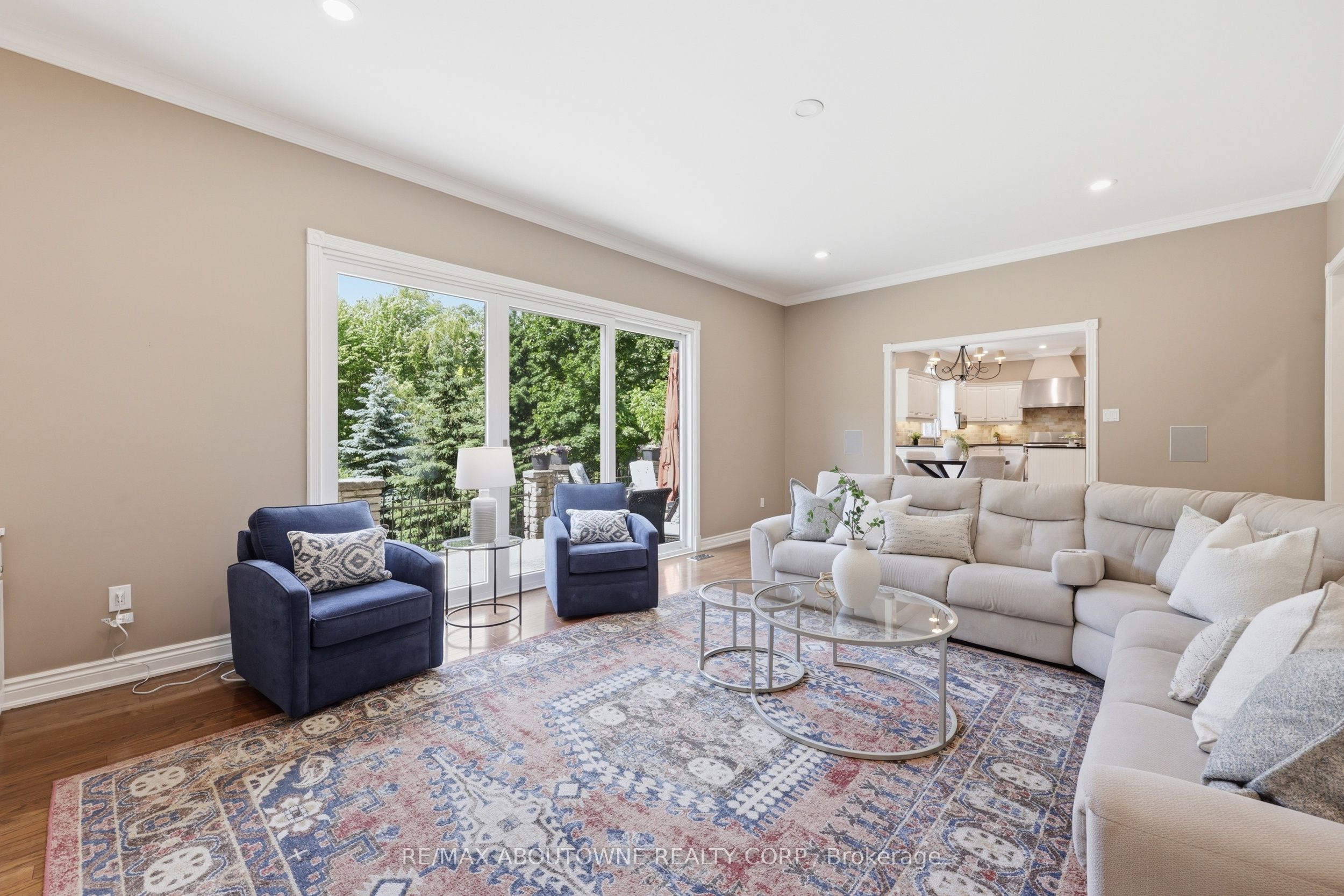 437 Cairncroft Road Property Photo 18