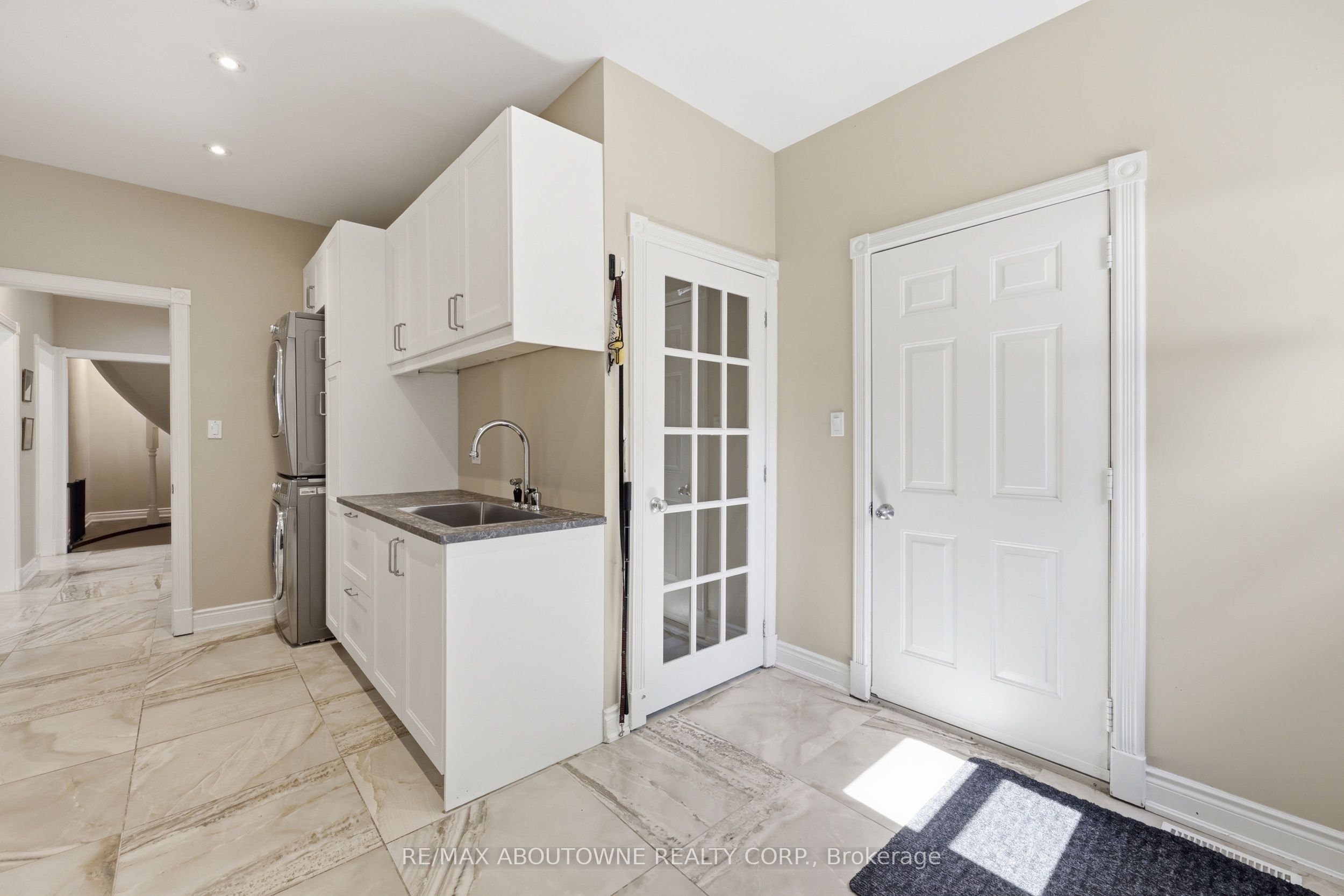 437 Cairncroft Road Property Photo 22