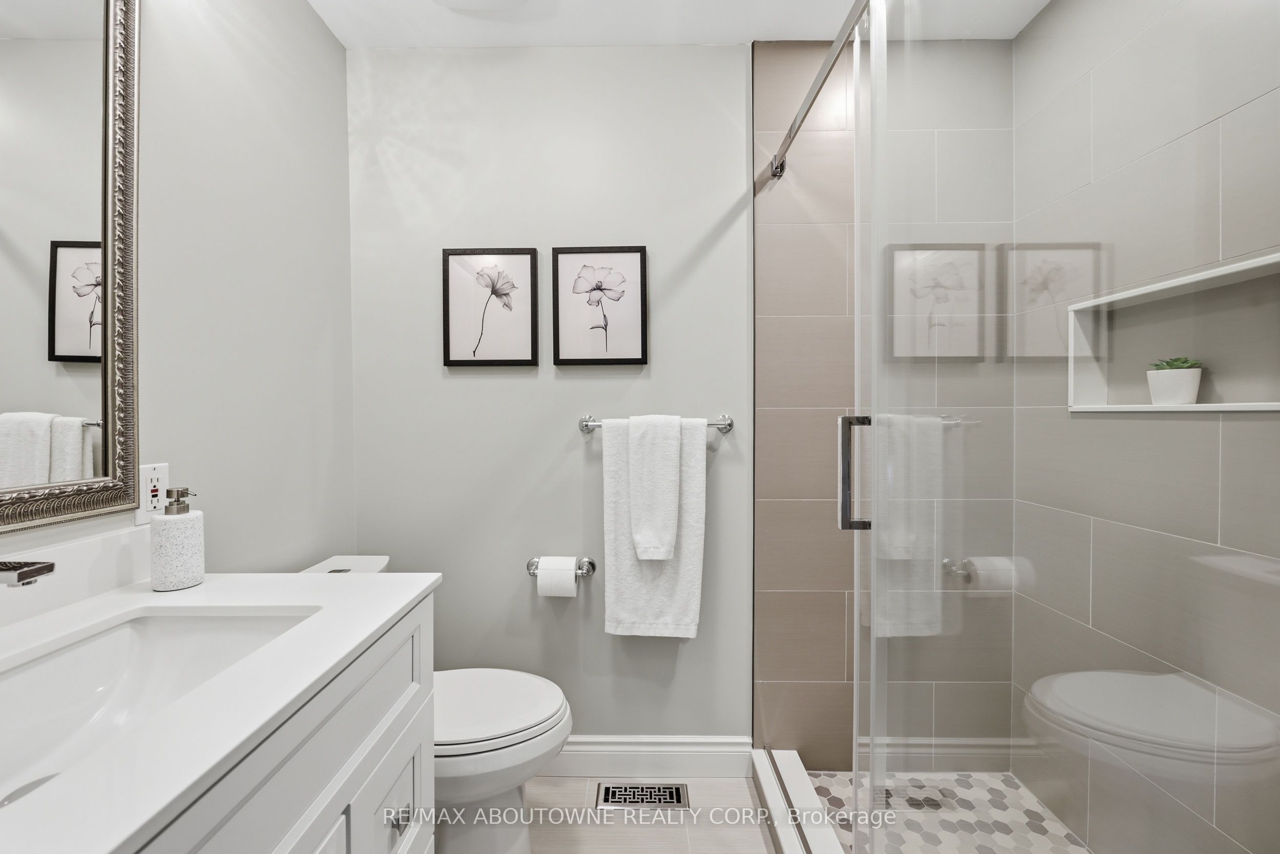 437 Cairncroft Road Property Photo 33