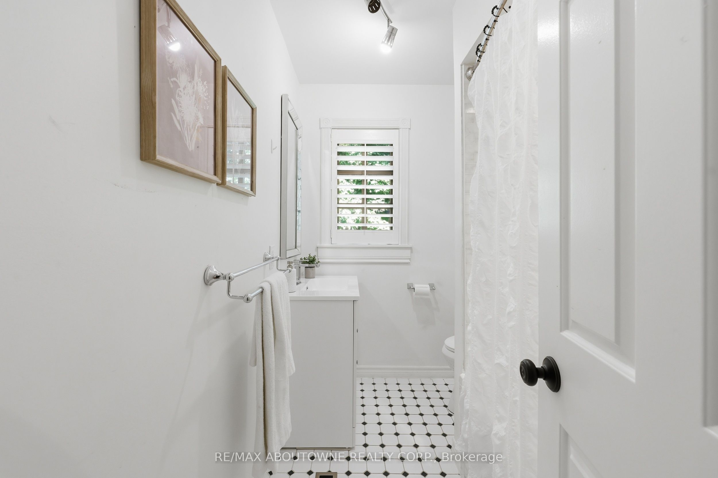 437 Cairncroft Road Property Photo 38