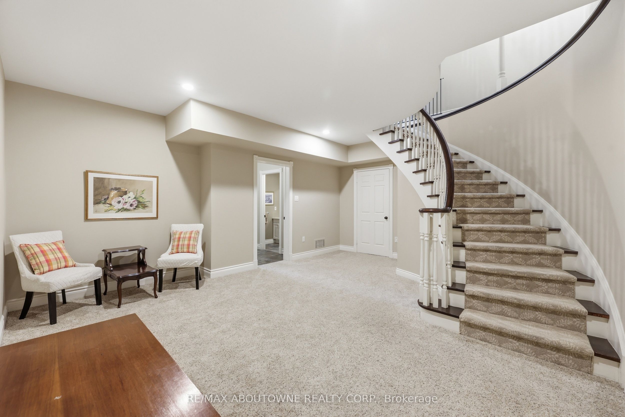 437 Cairncroft Road Property Photo 39