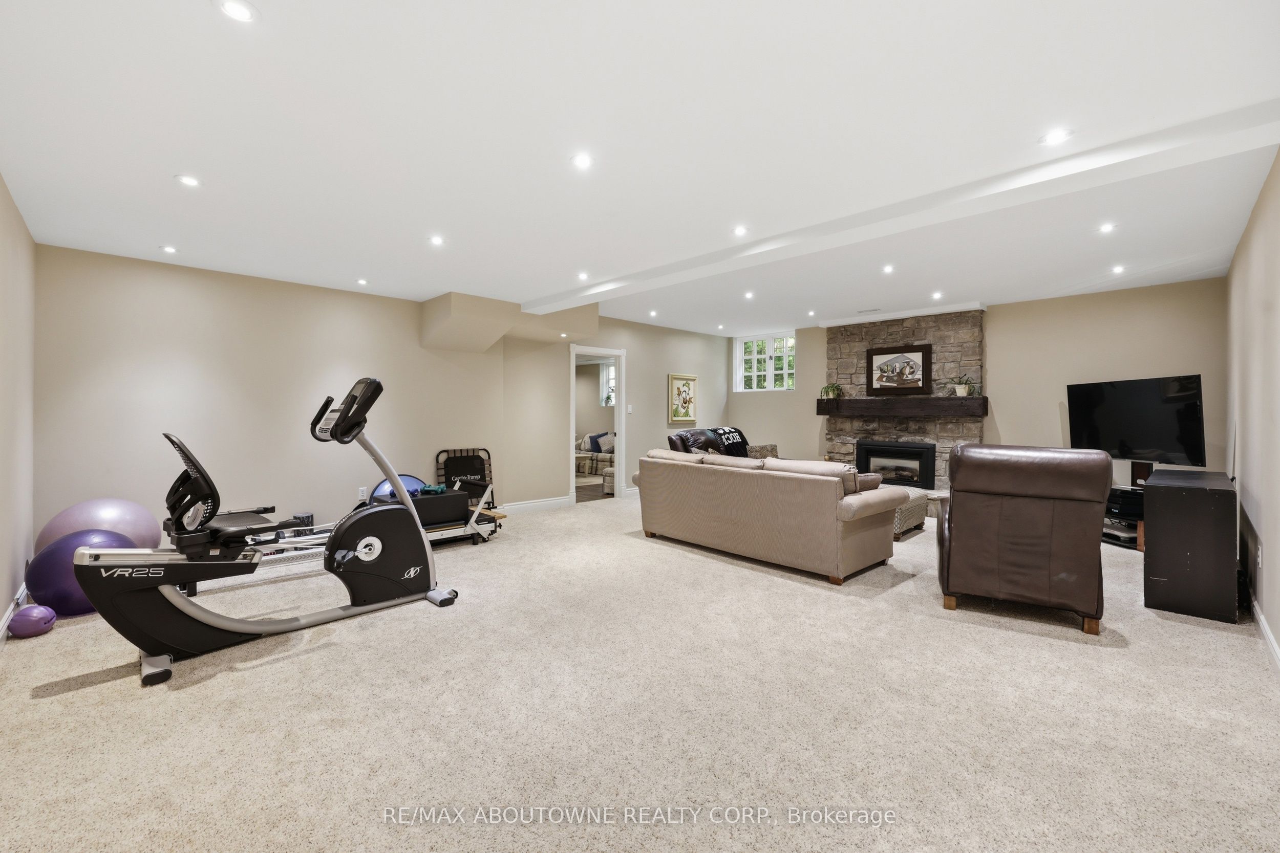 437 Cairncroft Road Property Photo 40