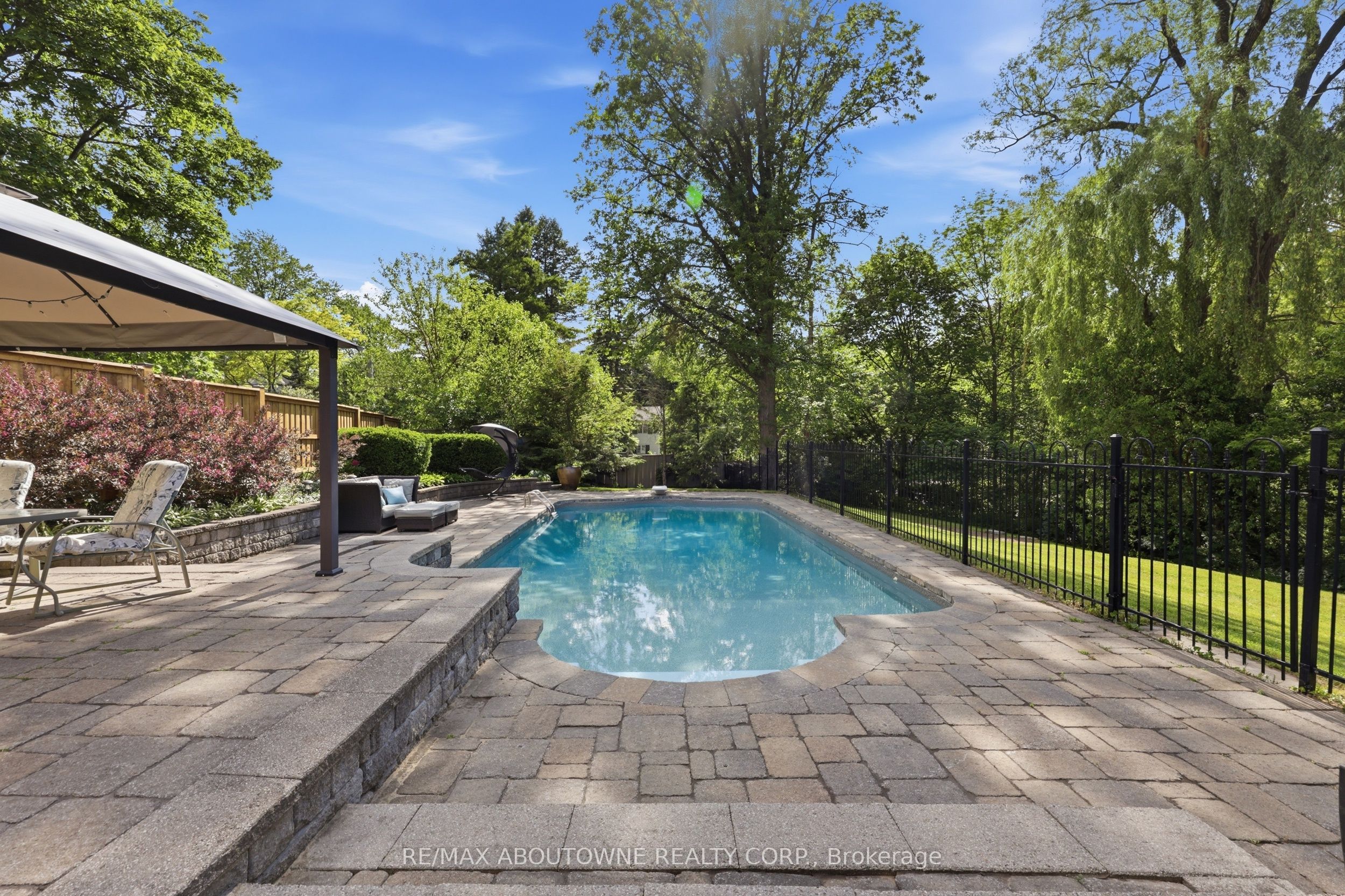 437 Cairncroft Road Property Photo 46