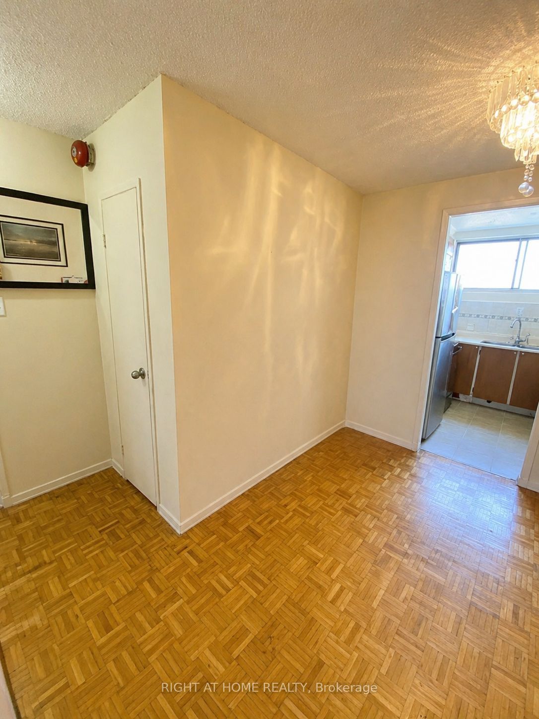 4673 Jane Street 811 Property Photo 4