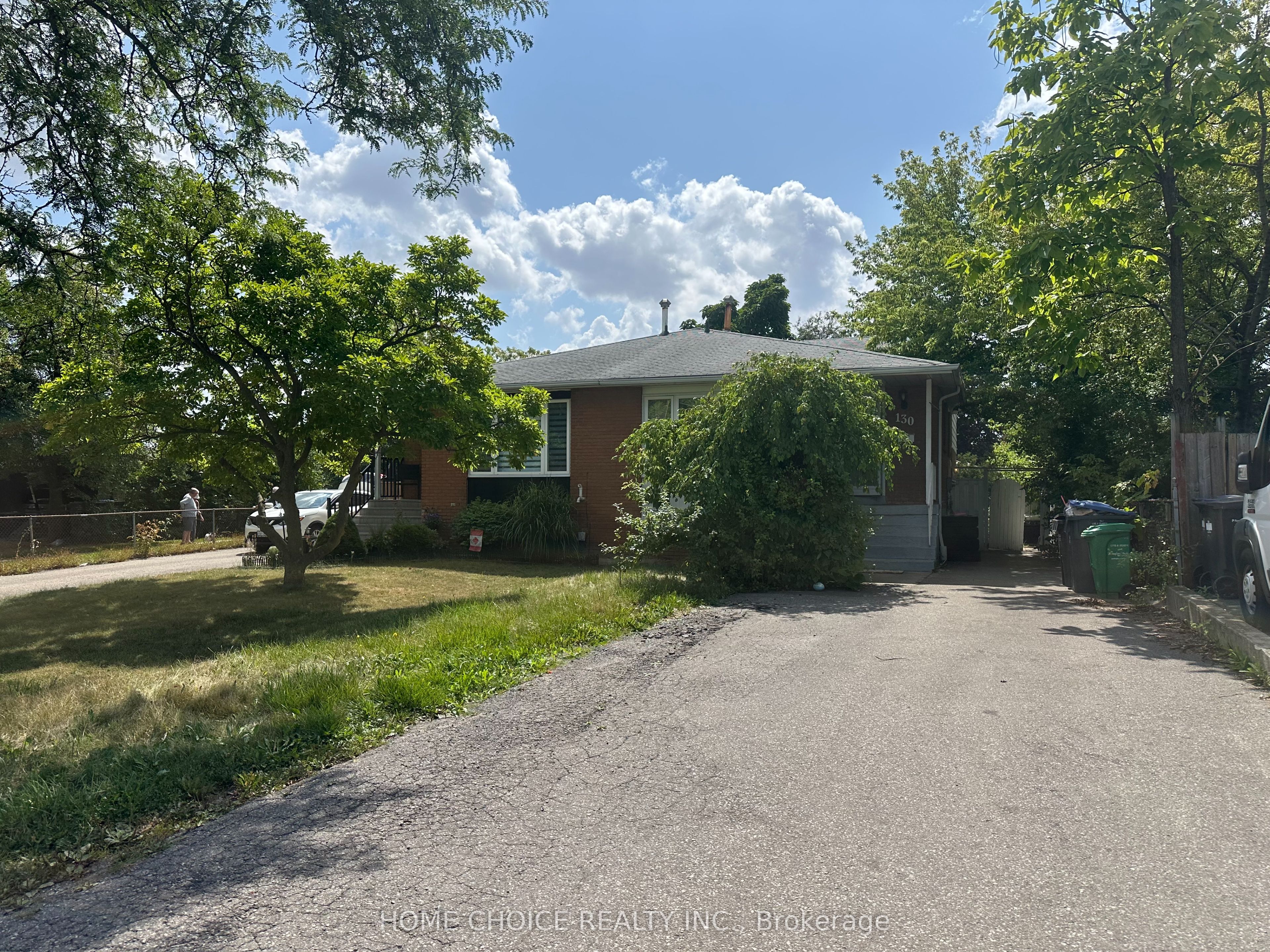 130 Earnscliffe Circle Lower Level Property Photo 1