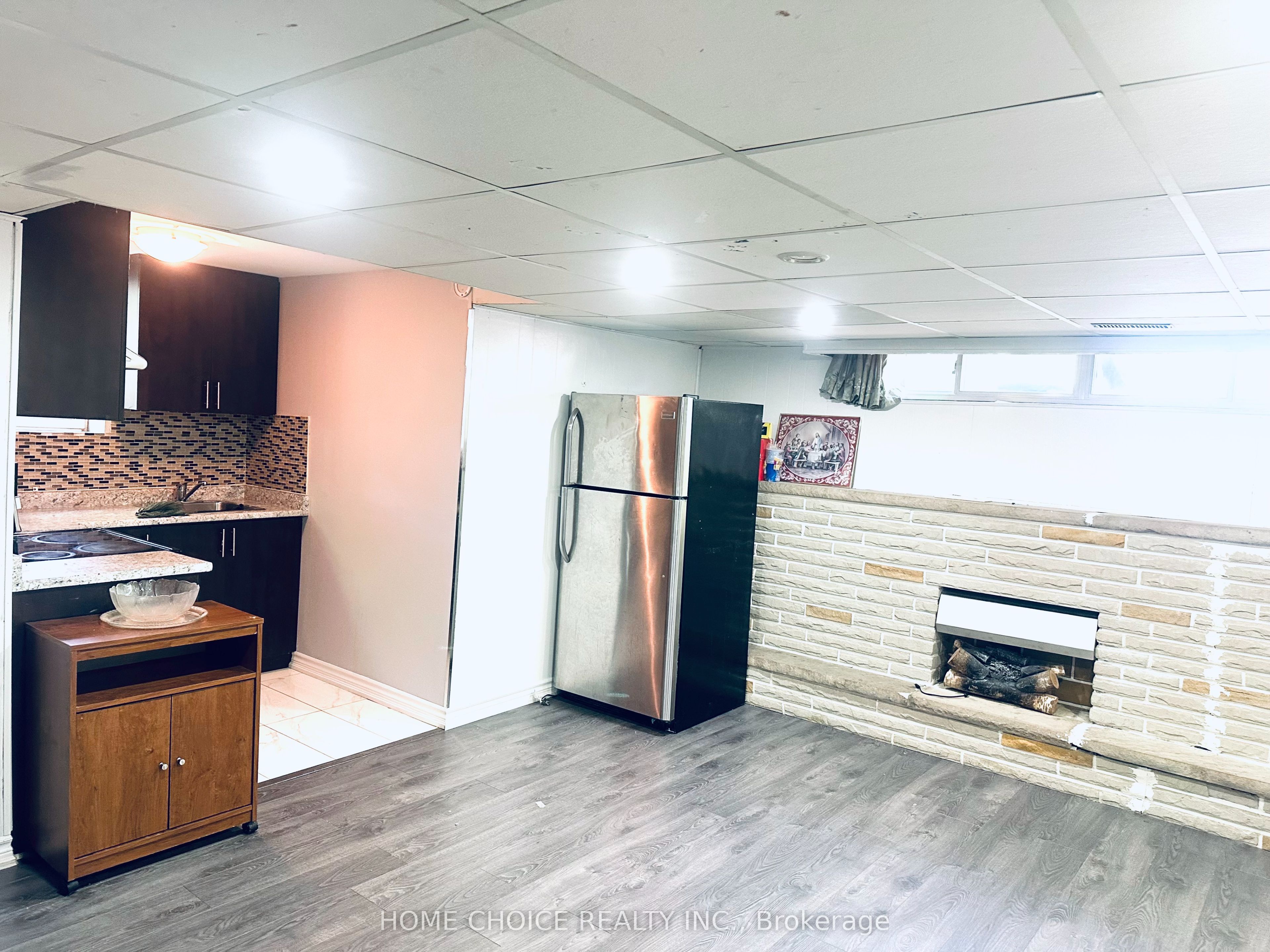 130 Earnscliffe Circle Lower Level Property Photo 2