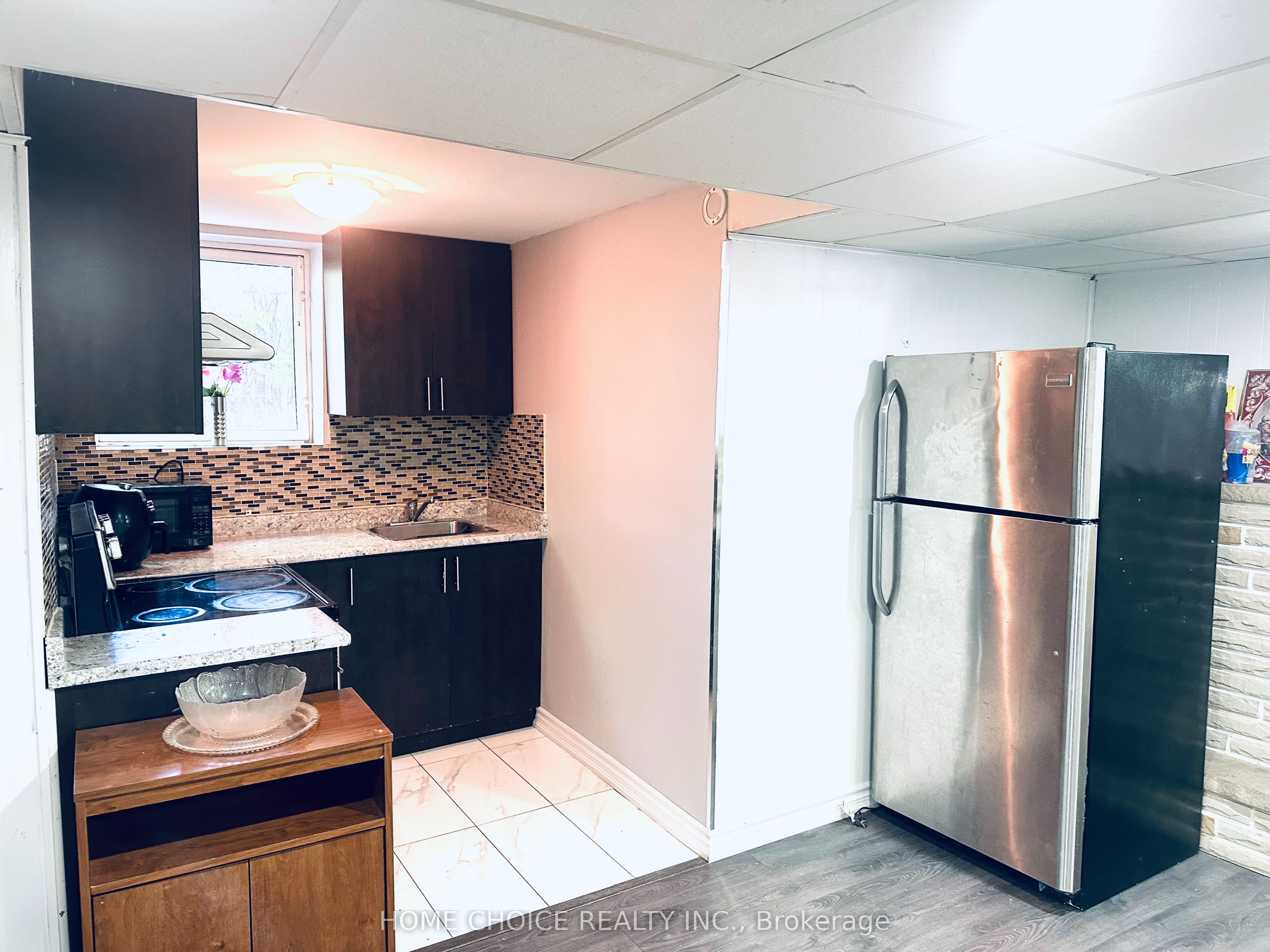 130 Earnscliffe Circle Lower Level Property Photo 3