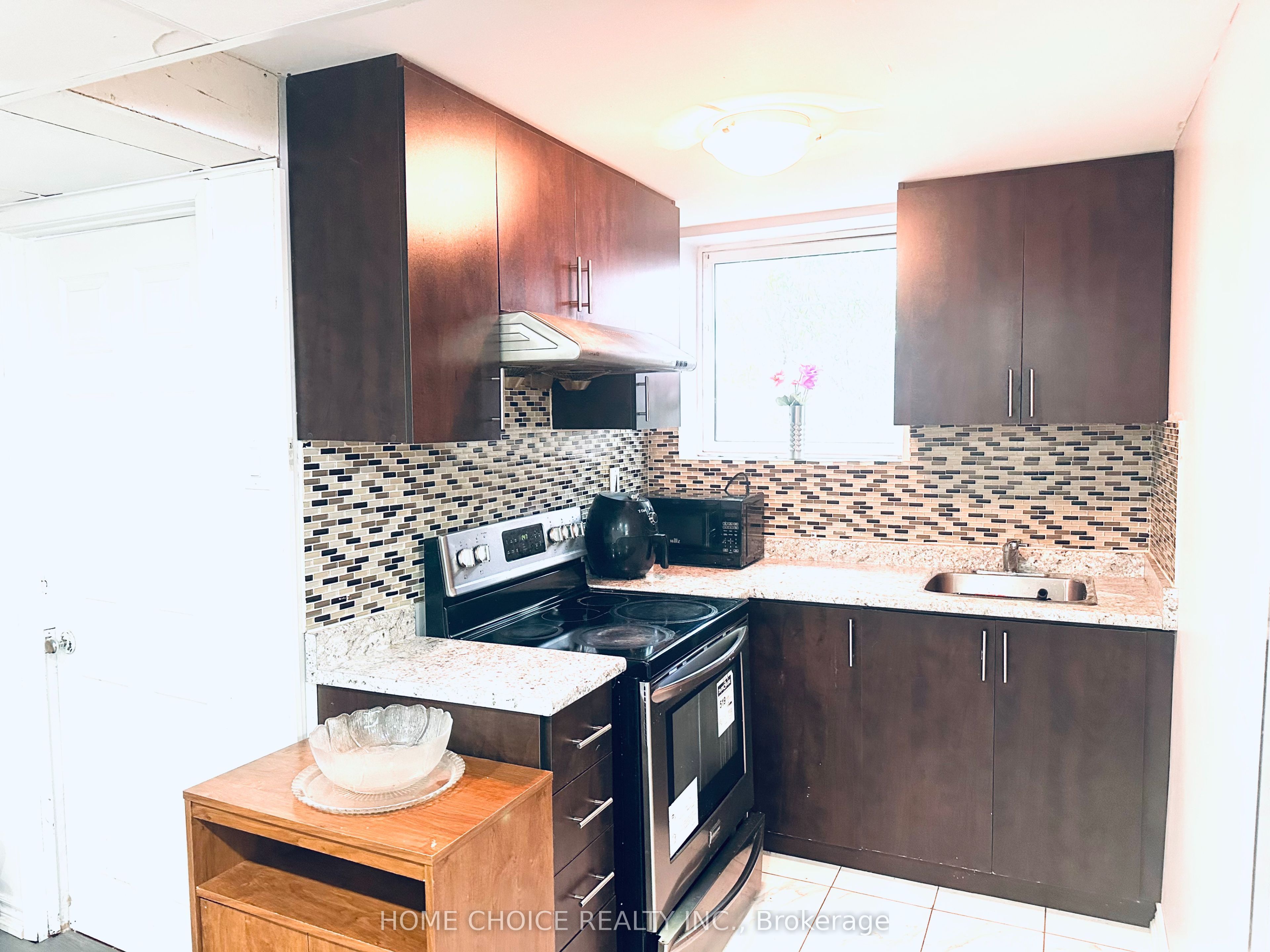 130 Earnscliffe Circle Lower Level Property Photo 4