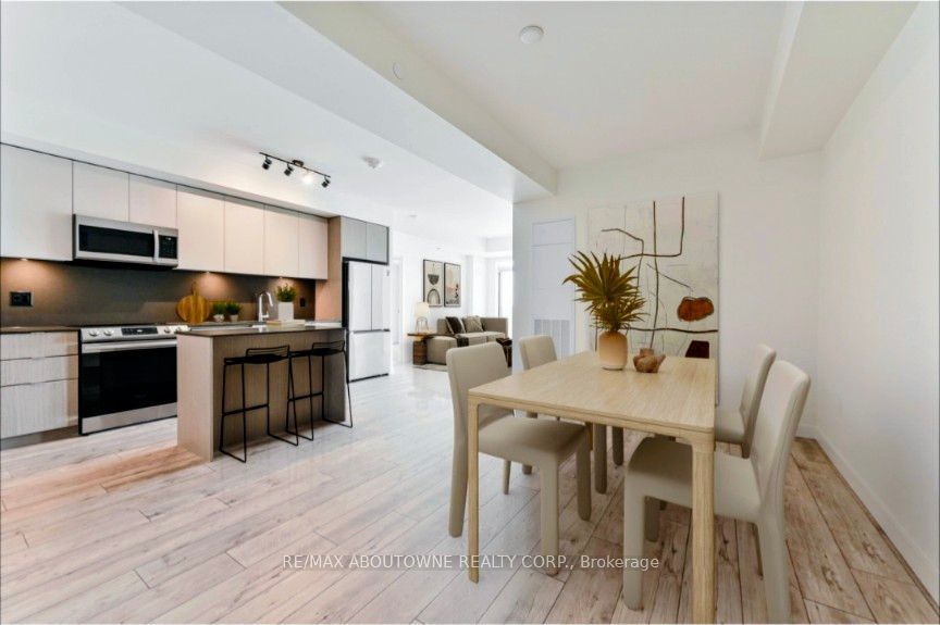 133 Bronte Road B607 Property Photo 4