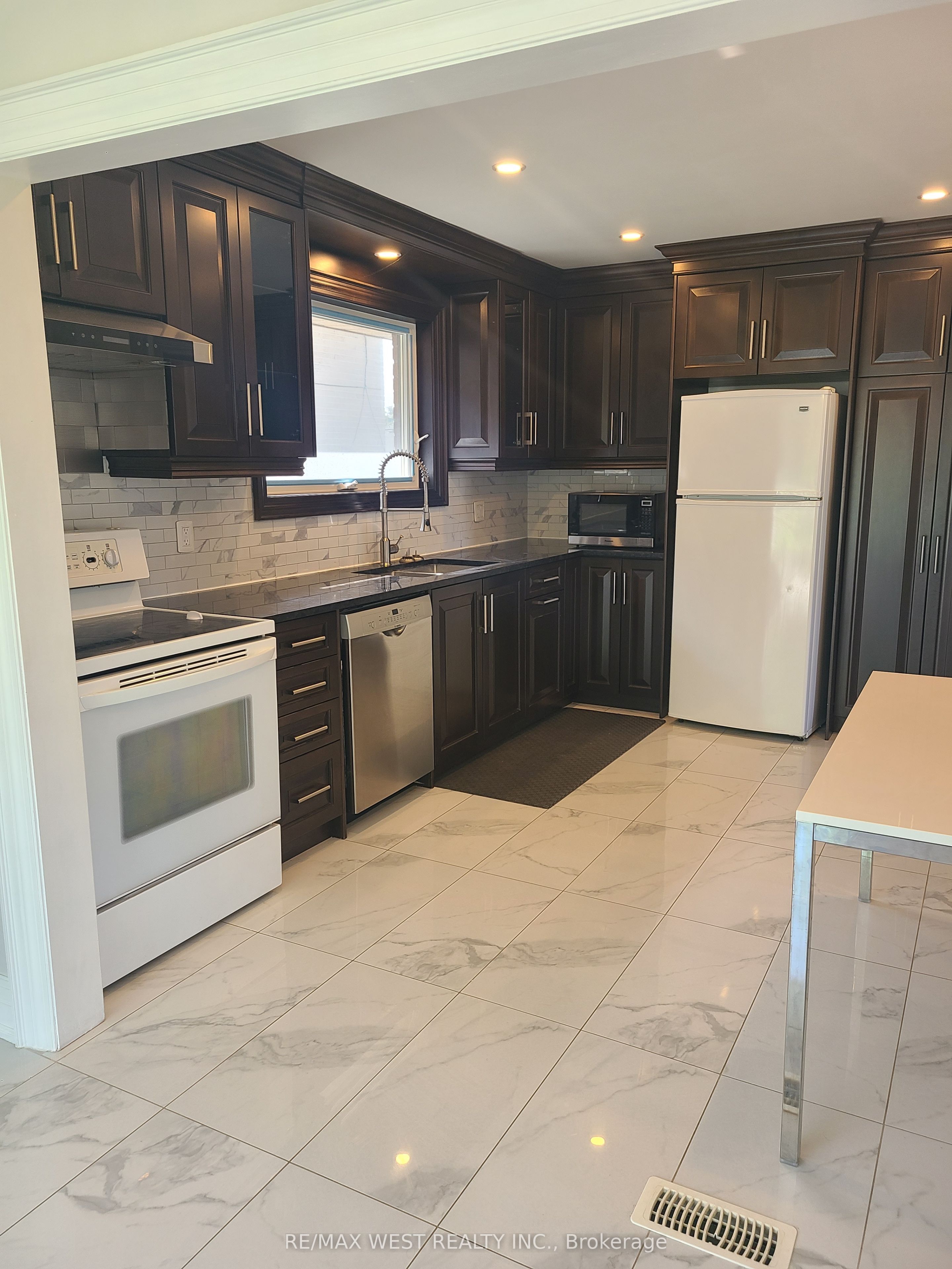 43 Playfair Avenue Property Photo 3