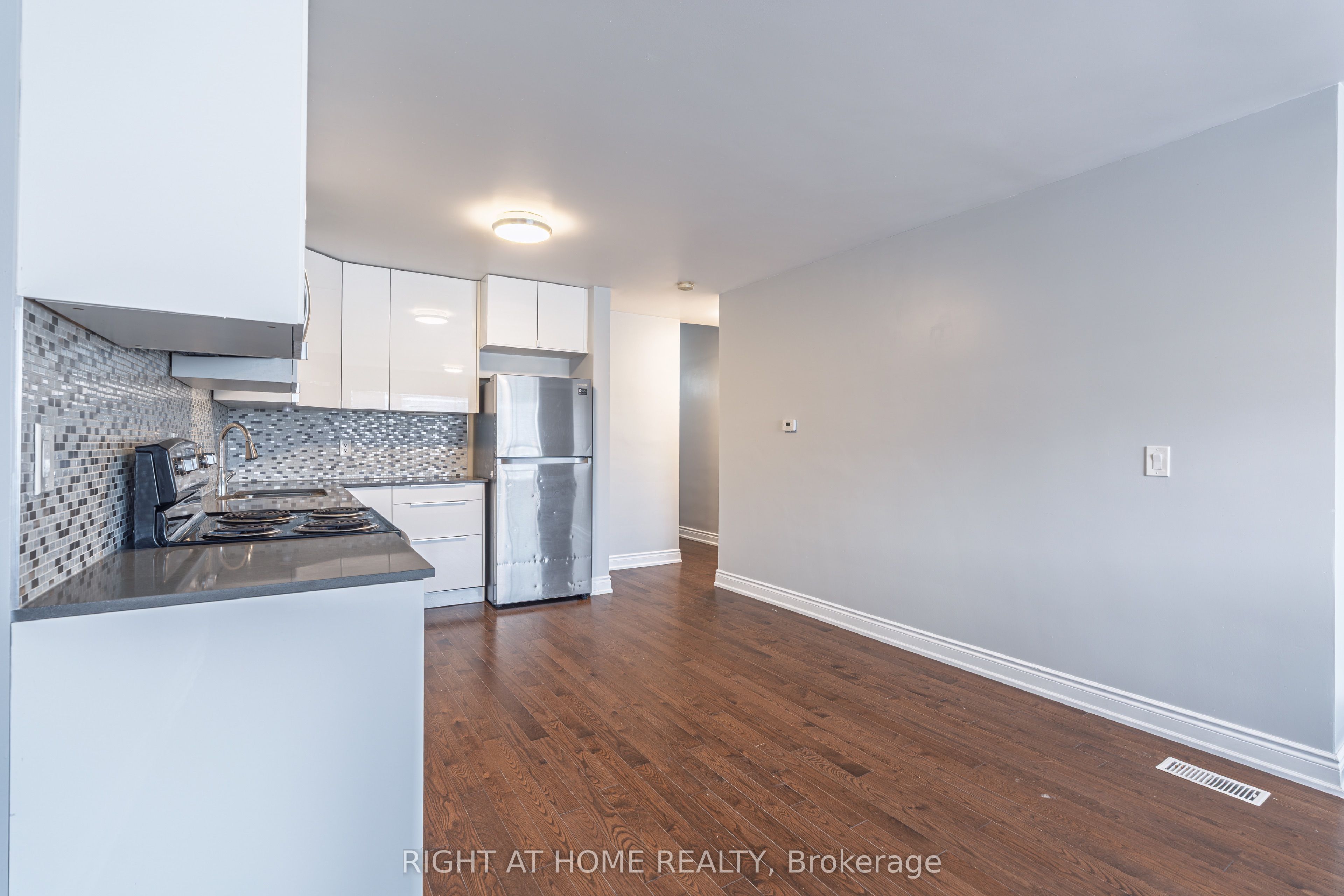 1132 The Queensway Avenue A Property Photo 5