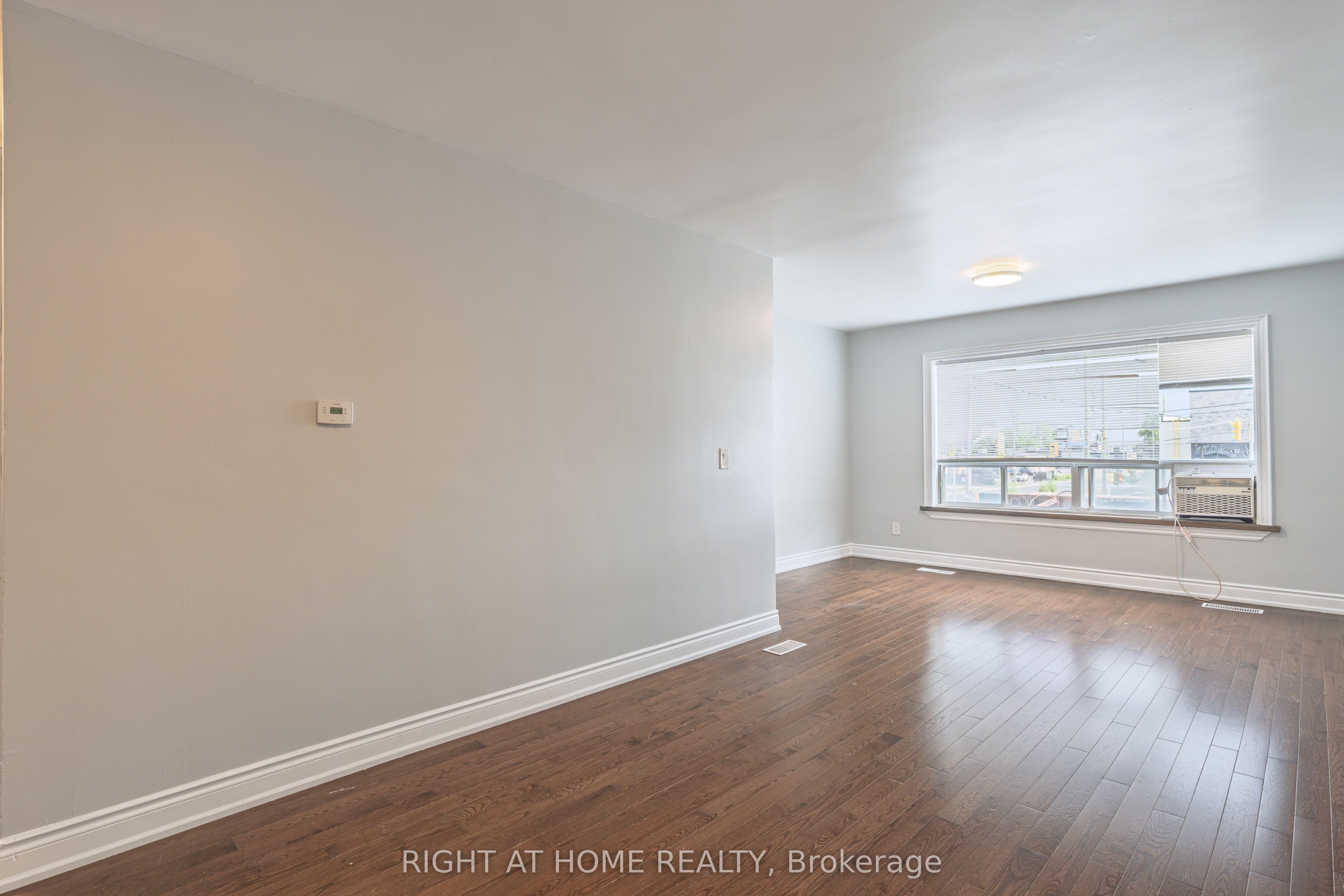 1132 The Queensway Avenue A Property Photo 9