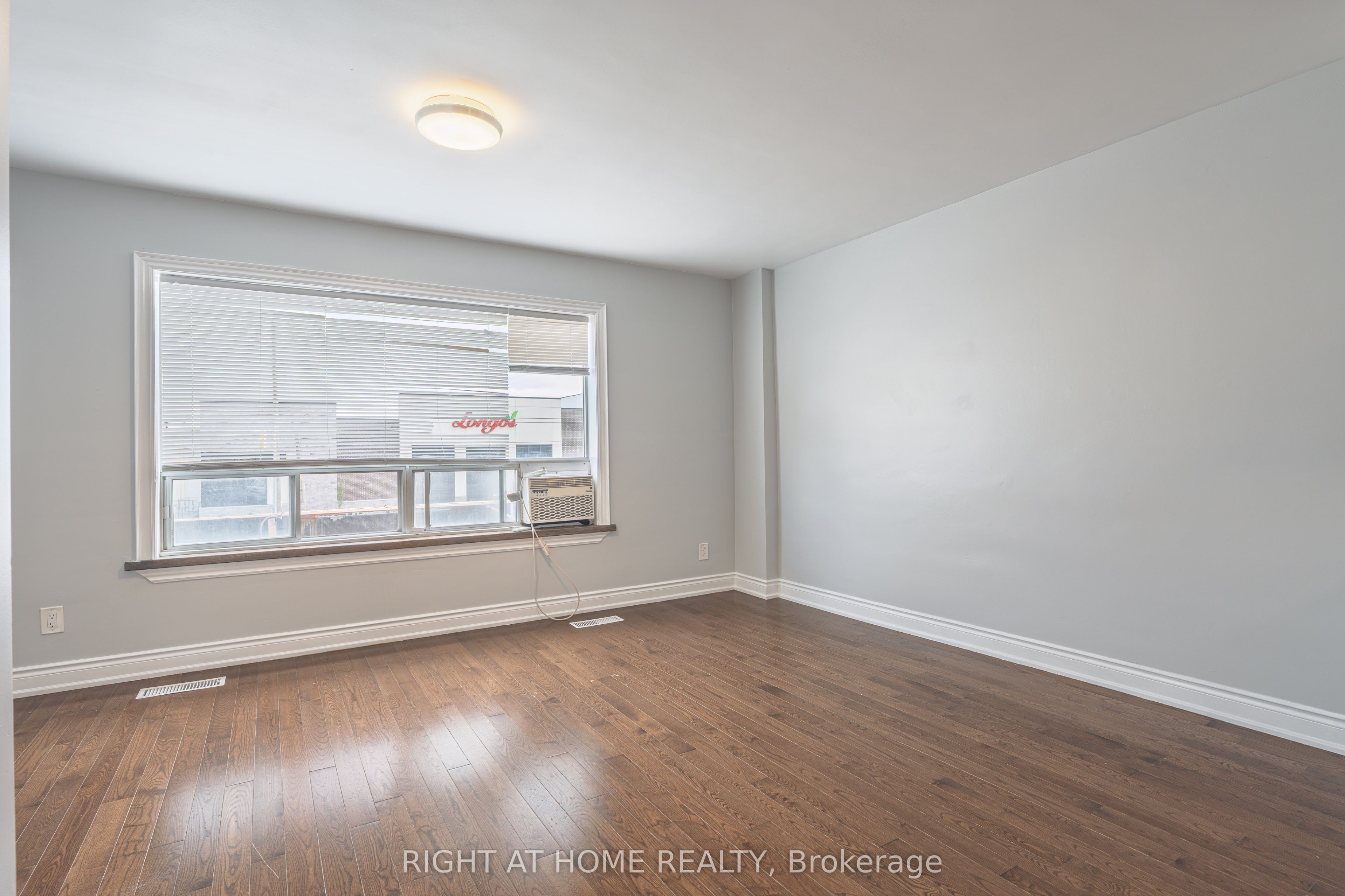 1132 The Queensway Avenue A Property Photo 10