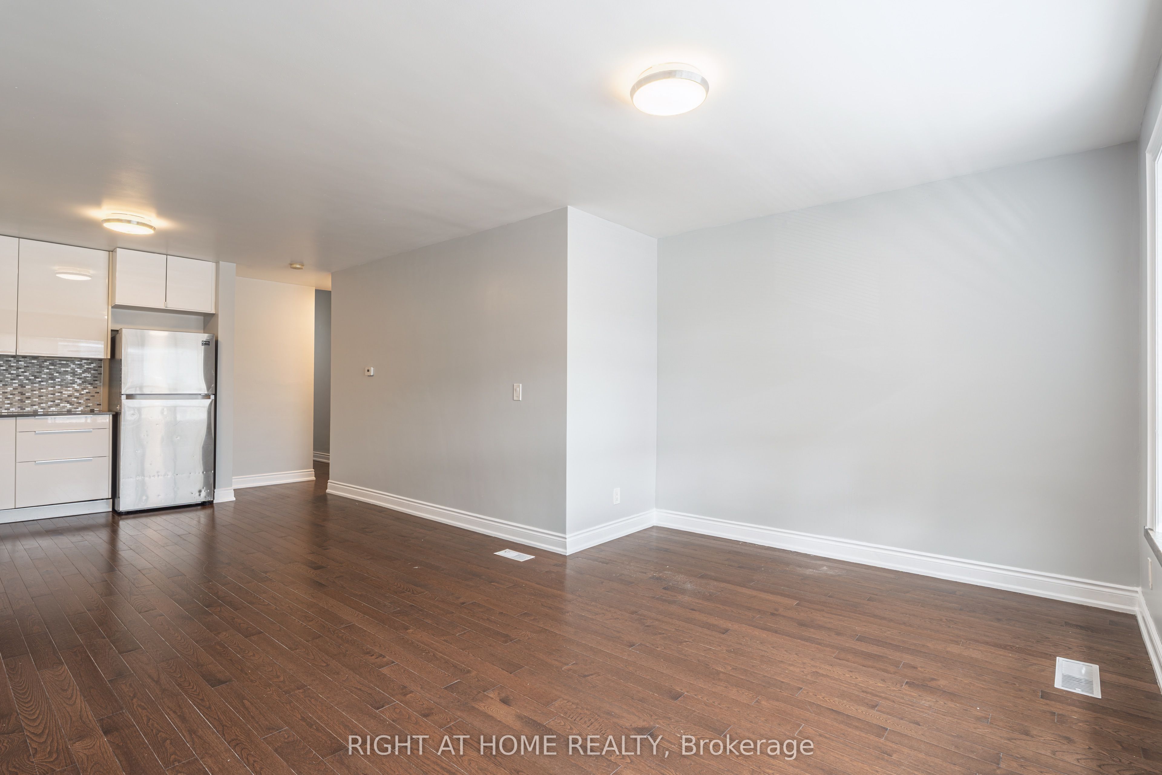1132 The Queensway Avenue A Property Photo 11