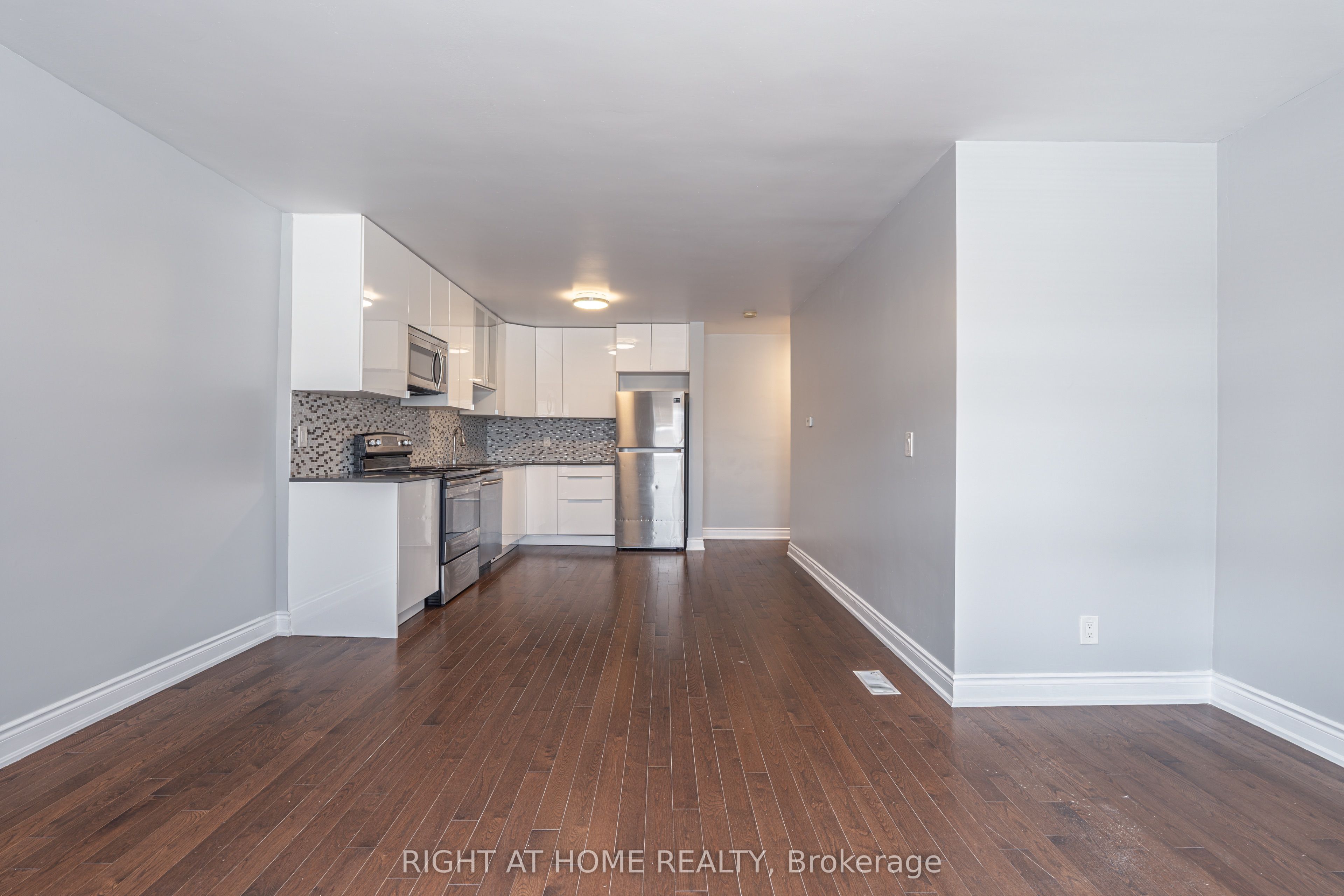 1132 The Queensway Avenue A Property Photo 14