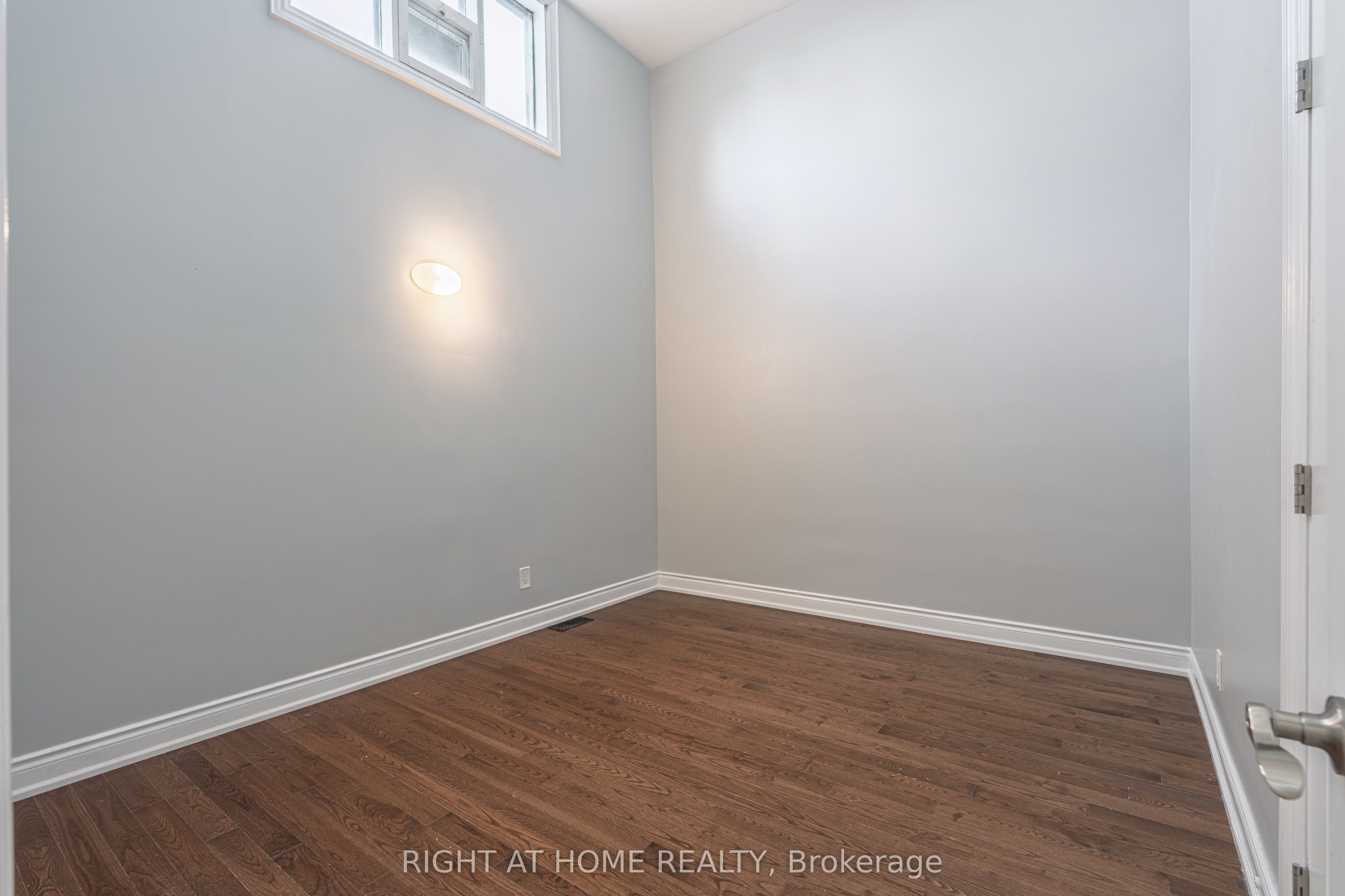 1132 The Queensway Avenue A Property Photo 15