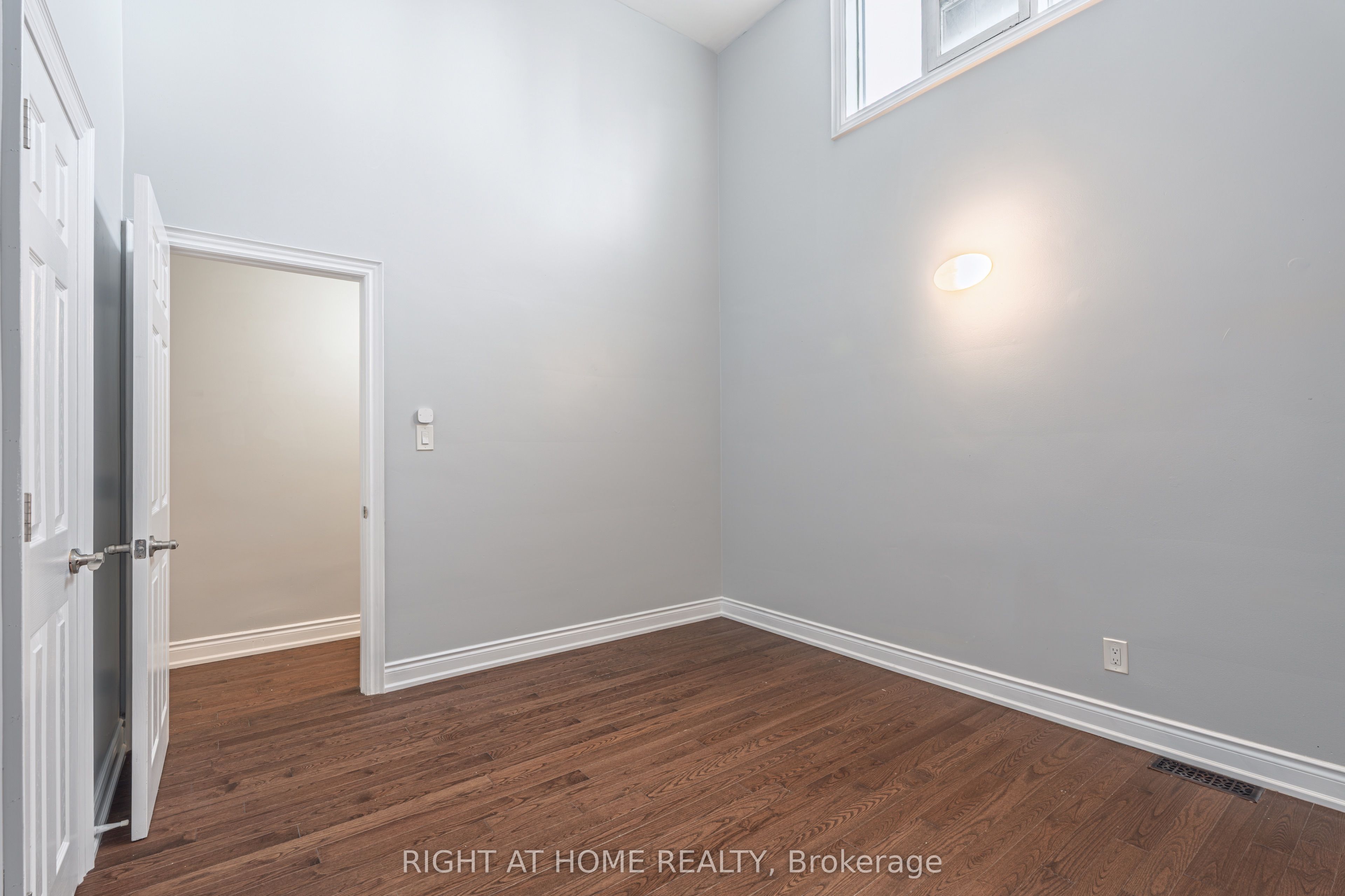 1132 The Queensway Avenue A Property Photo 17