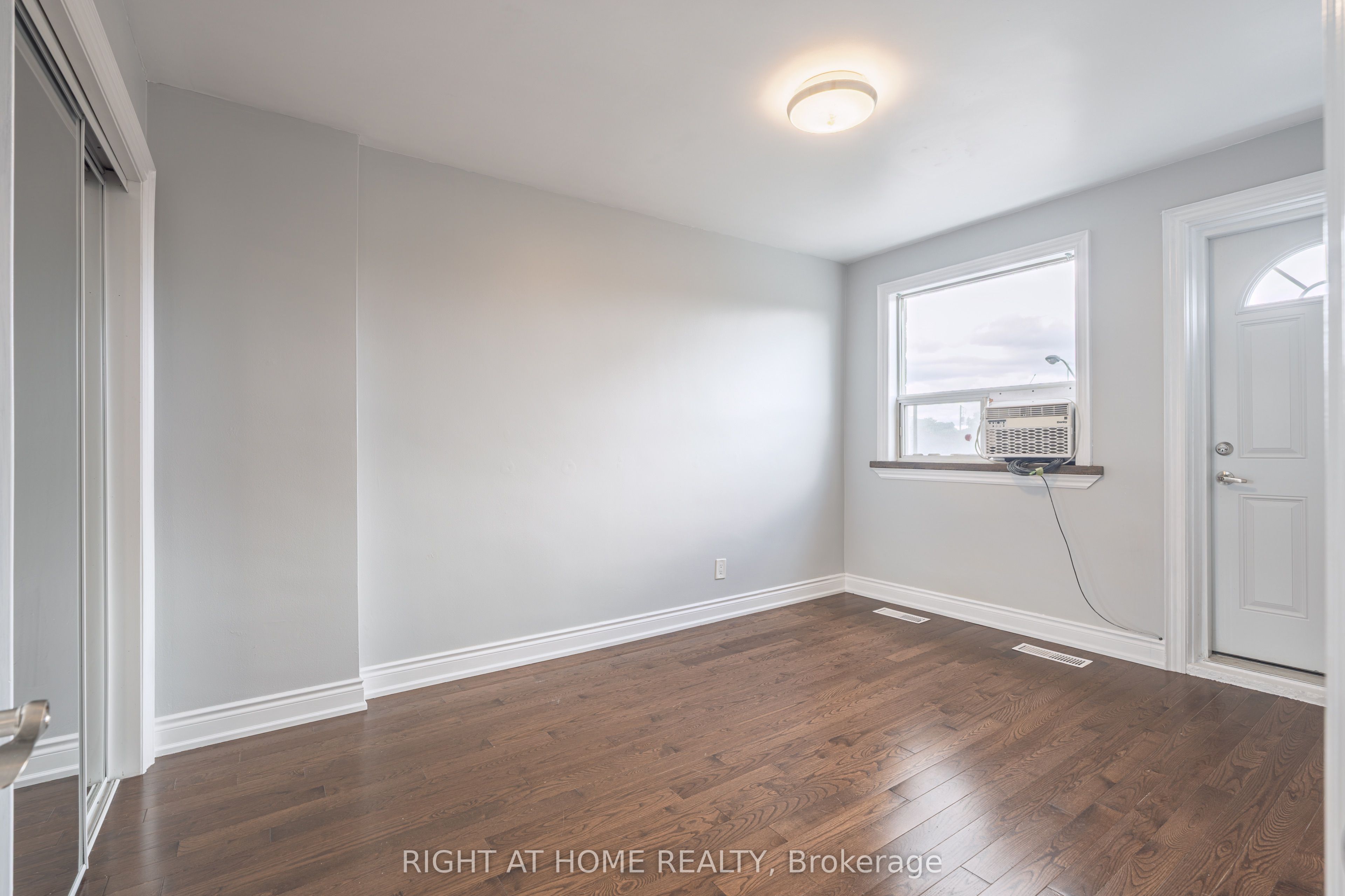 1132 The Queensway Avenue A Property Photo 18