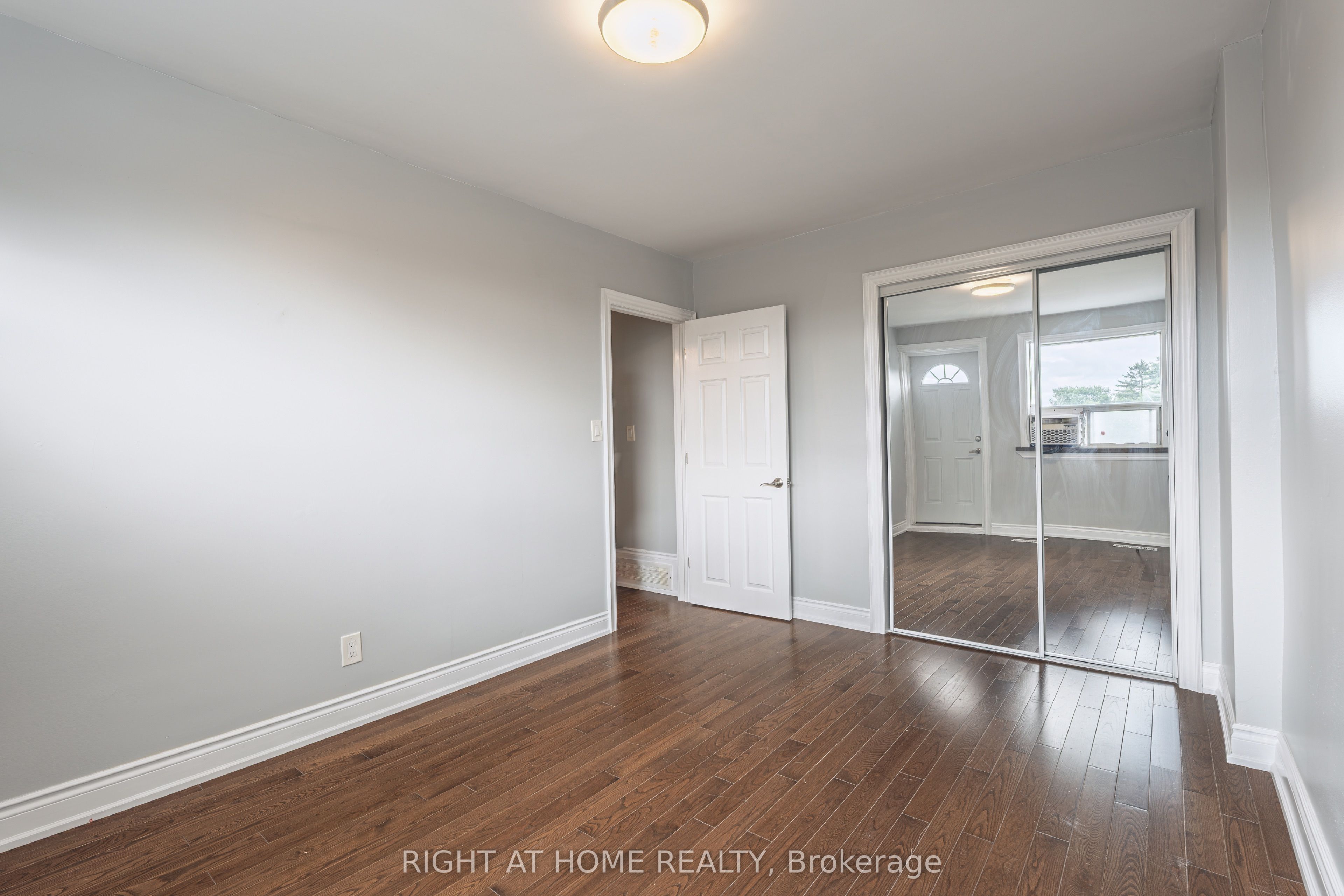 1132 The Queensway Avenue A Property Photo 19