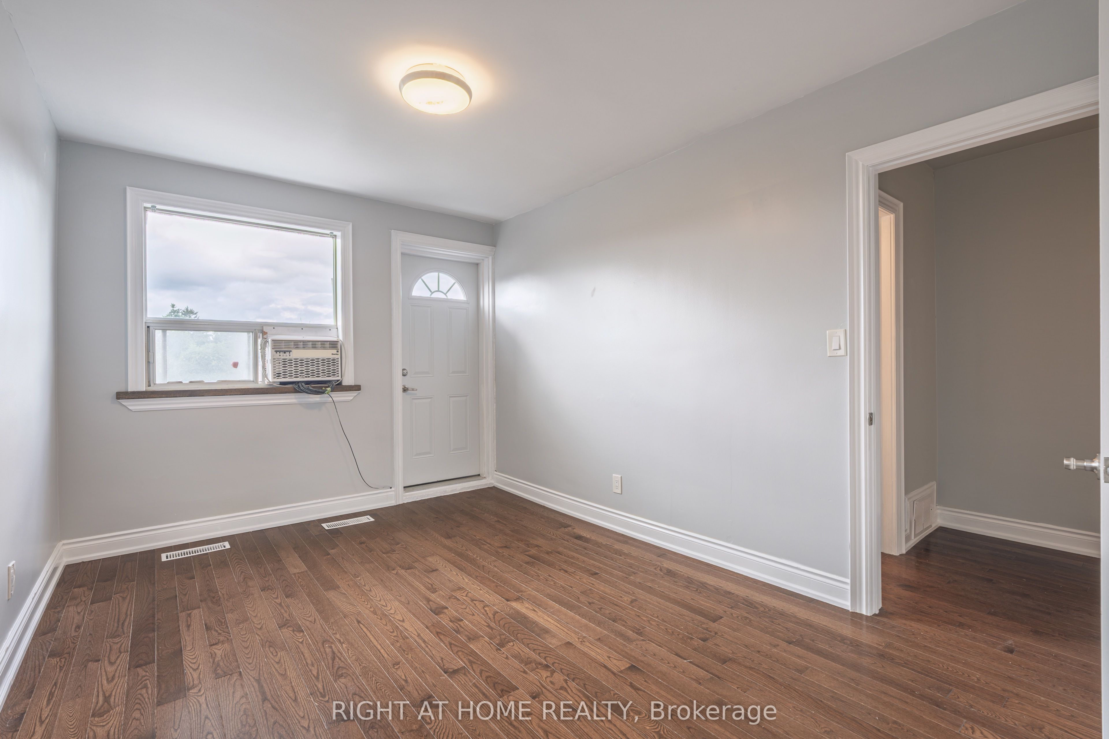 1132 The Queensway Avenue A Property Photo 20