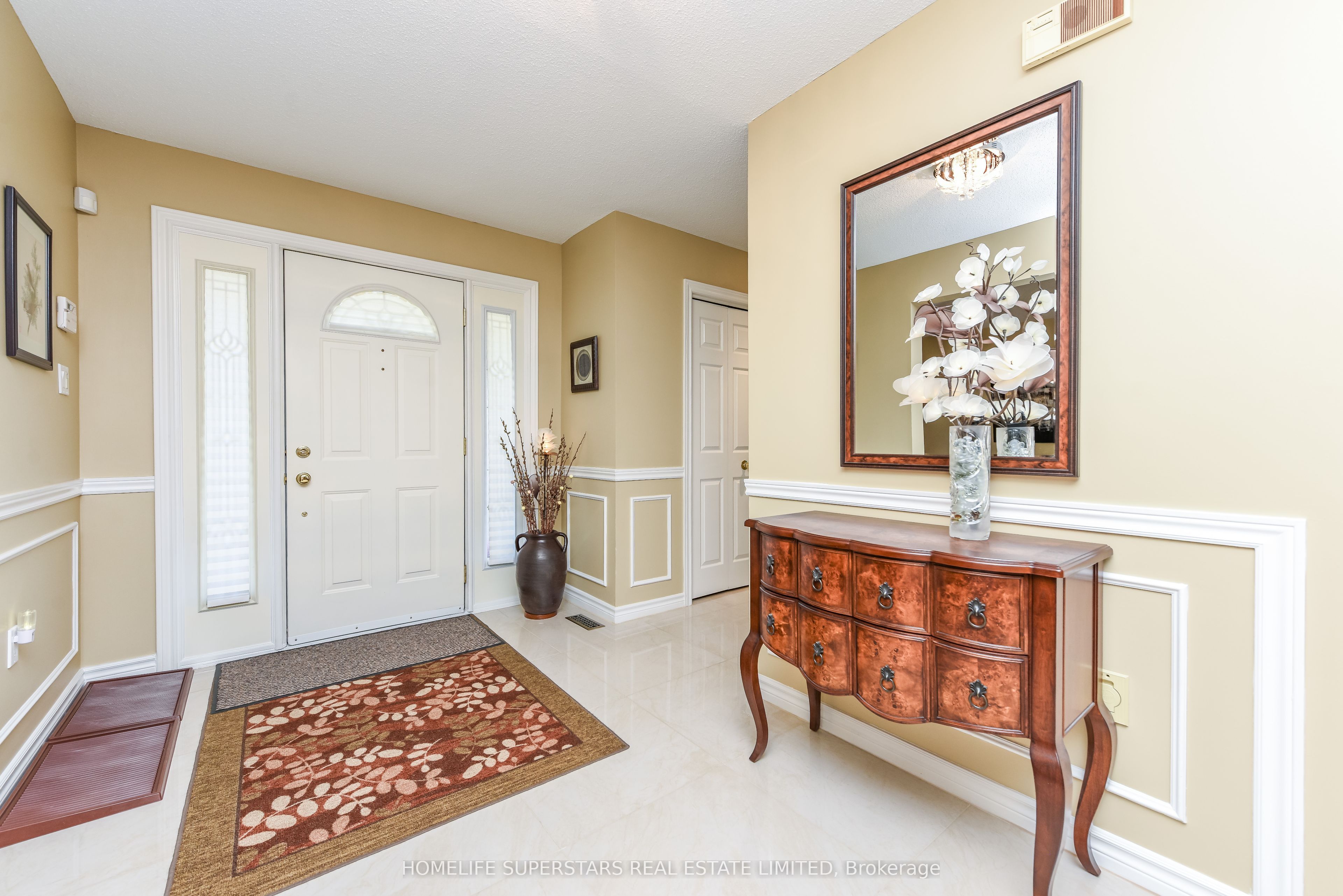 168 River Oaks Boulevard E Property Photo 3