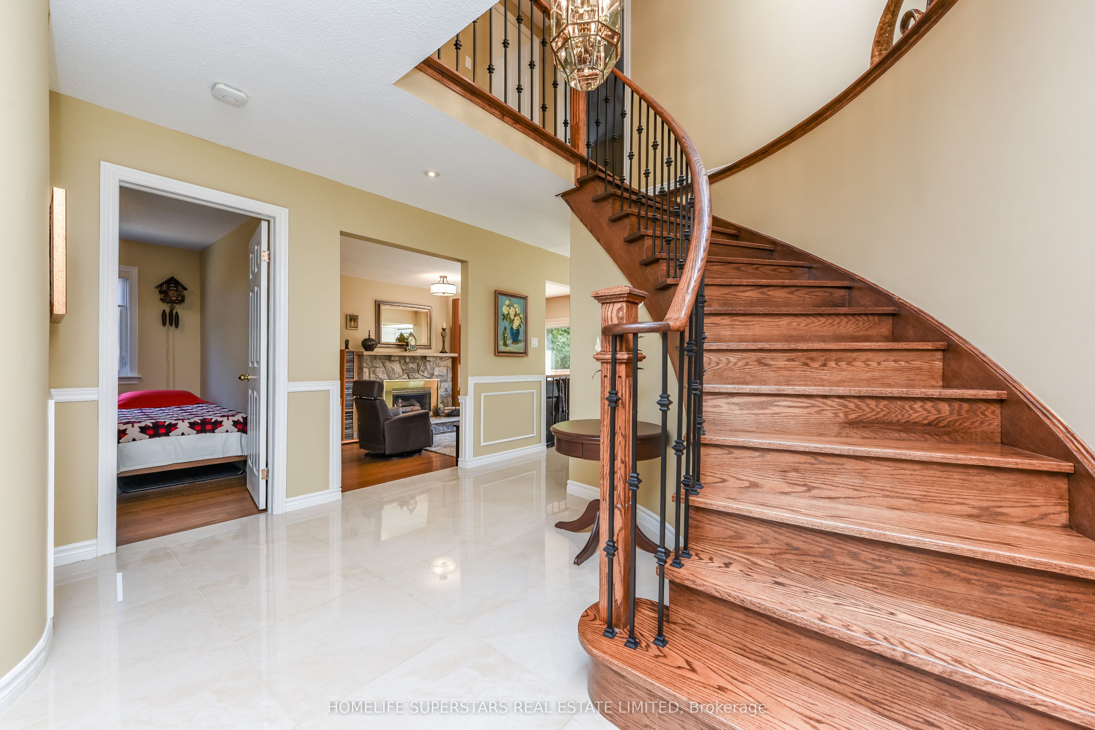 168 River Oaks Boulevard E Property Photo 5