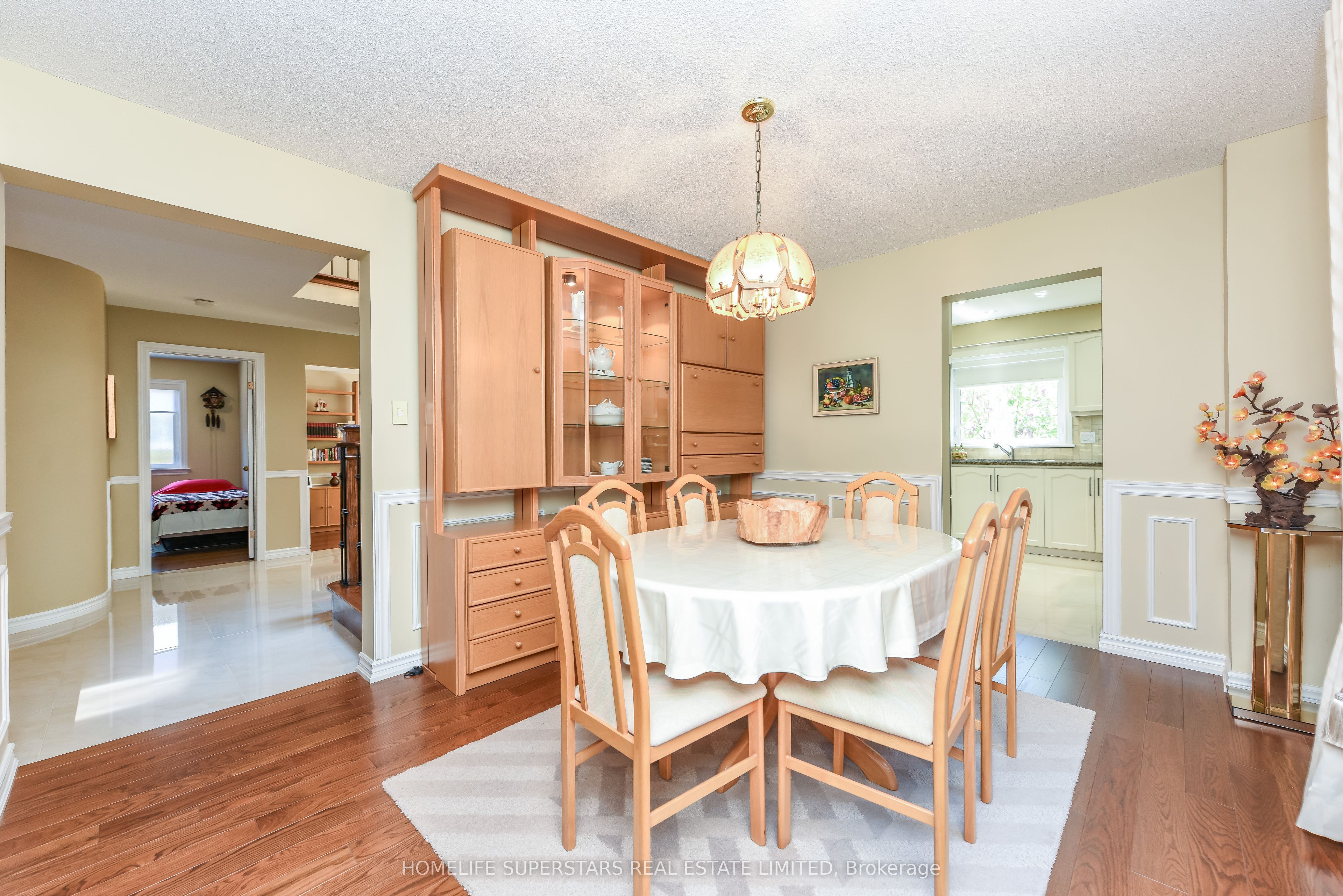 168 River Oaks Boulevard E Property Photo 8