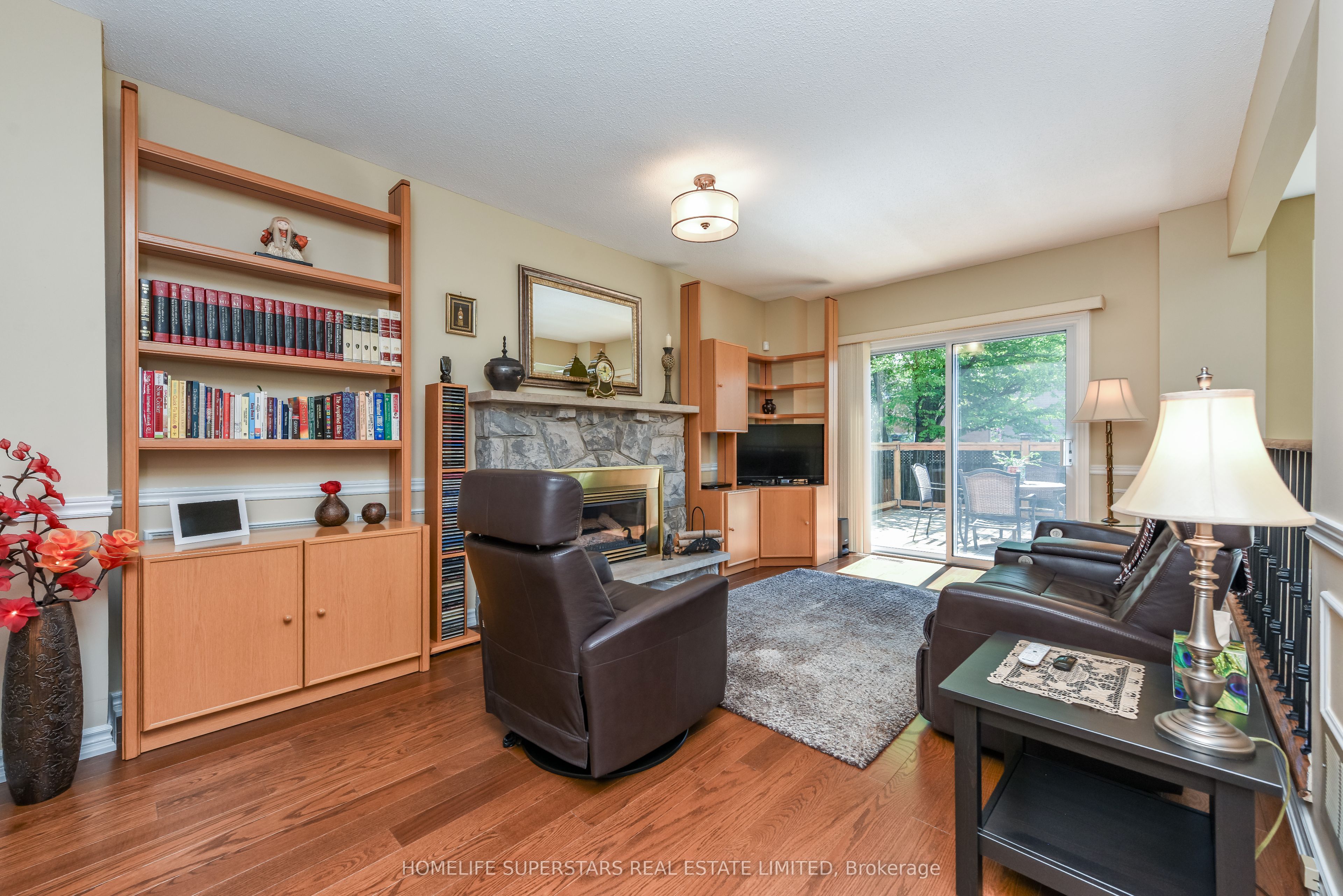 168 River Oaks Boulevard E Property Photo 9