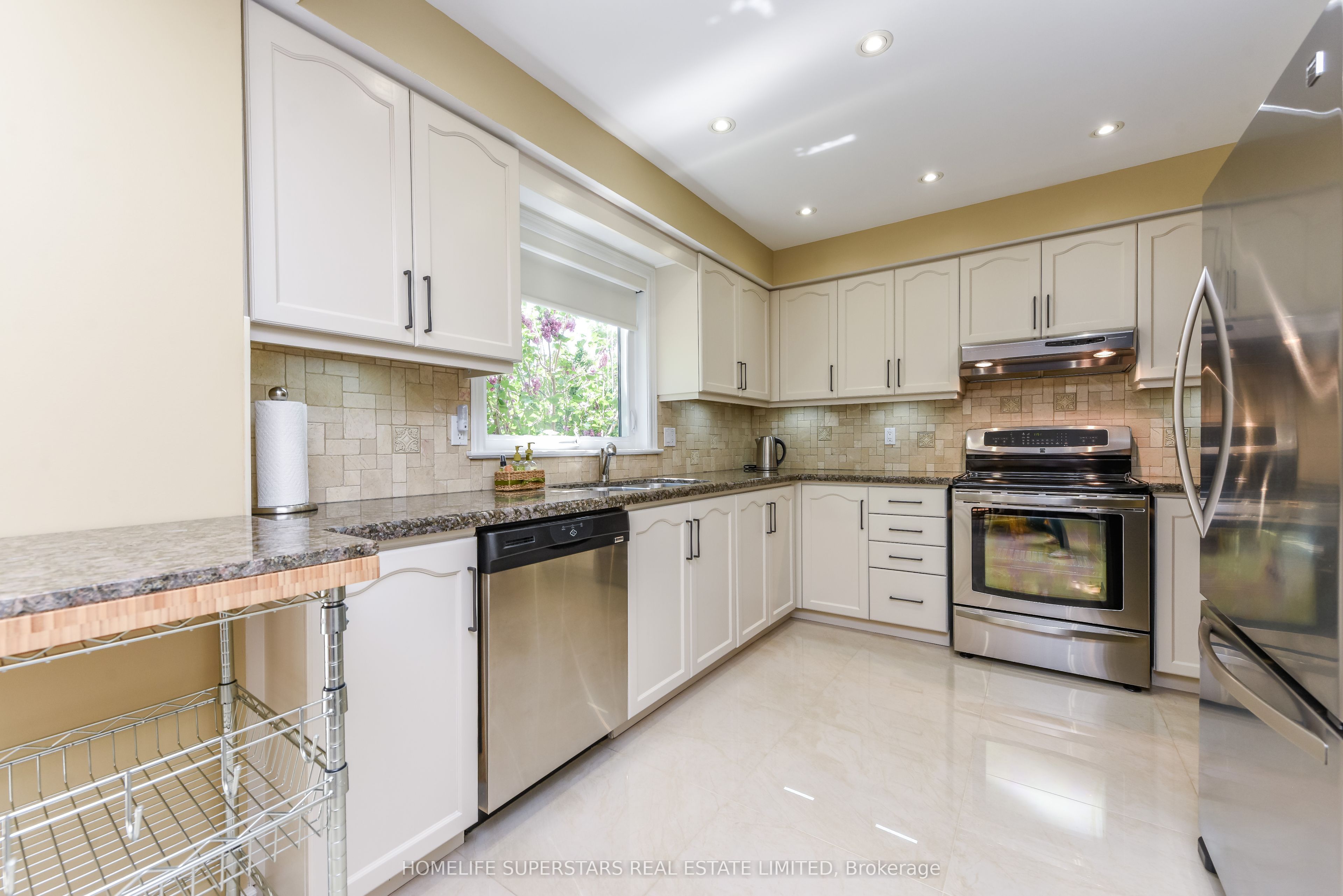 168 River Oaks Boulevard E Property Photo 12
