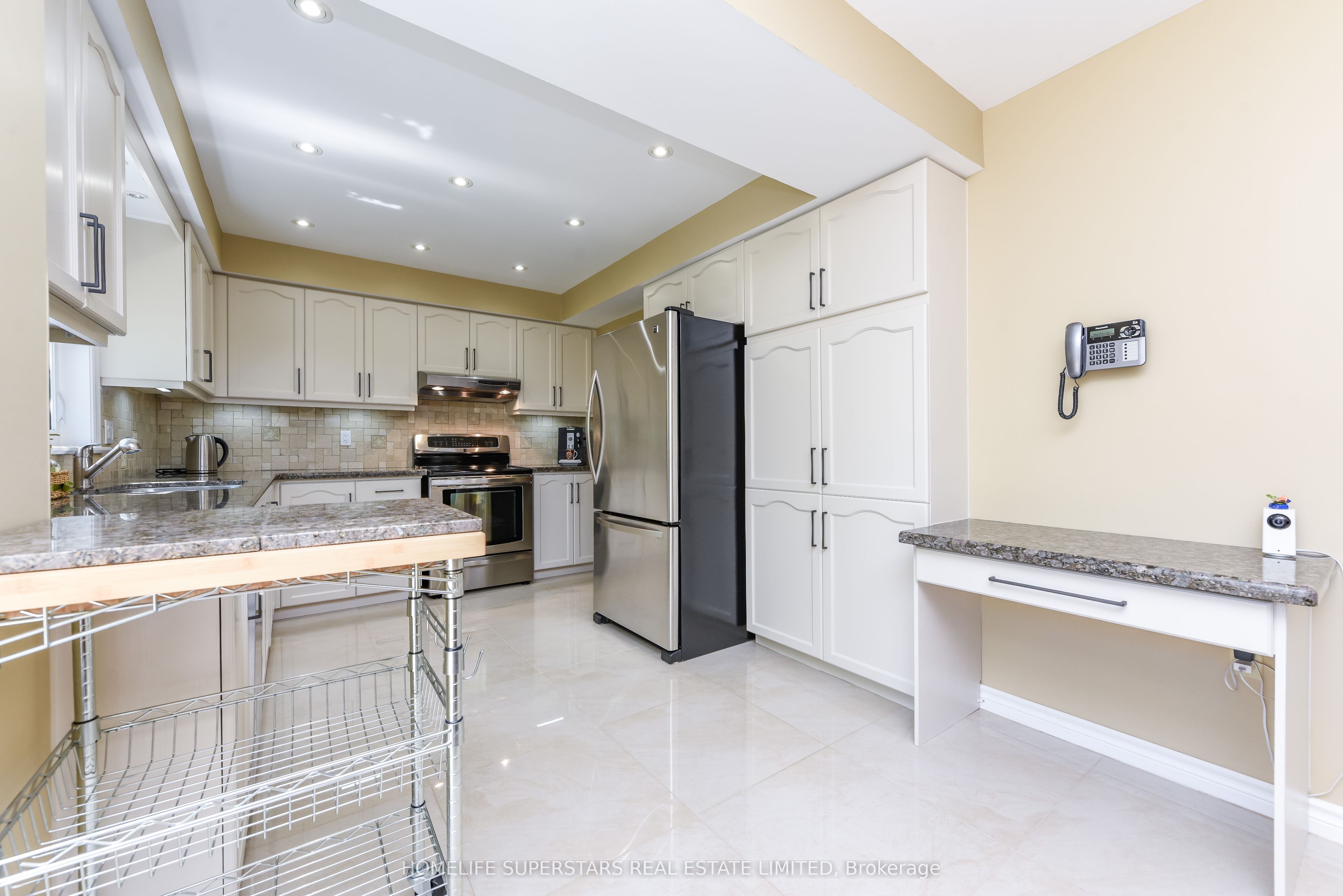 168 River Oaks Boulevard E Property Photo 13