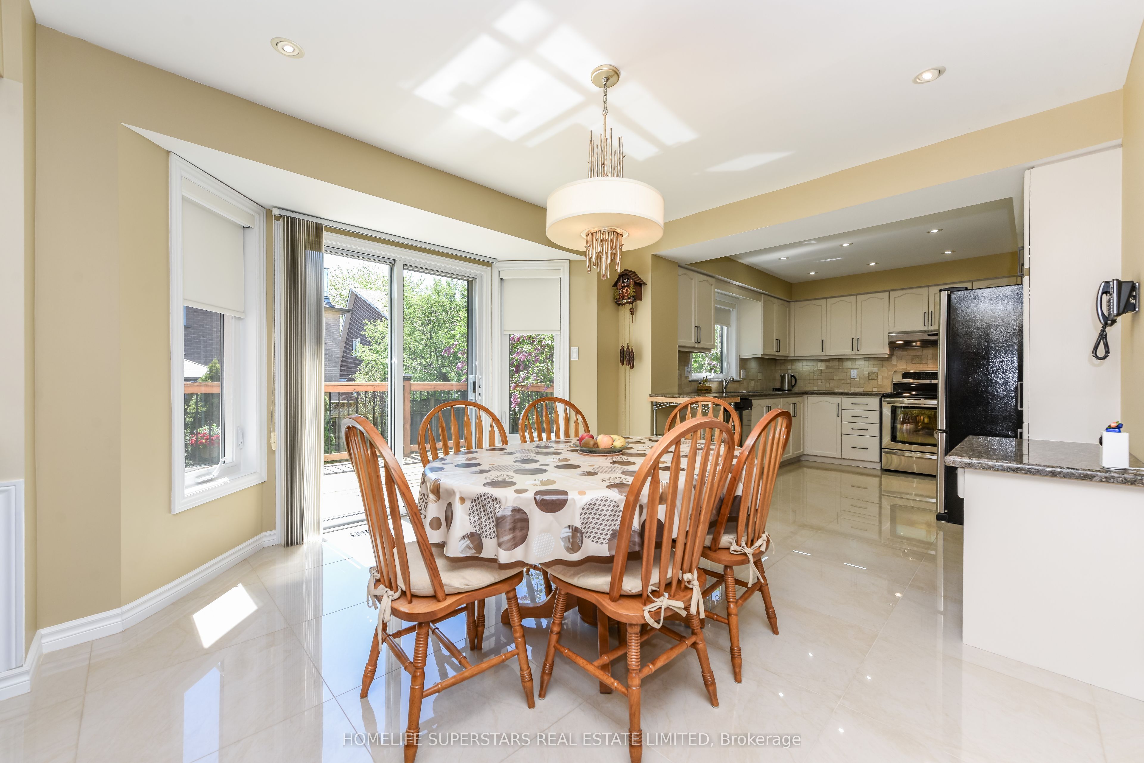 168 River Oaks Boulevard E Property Photo 14