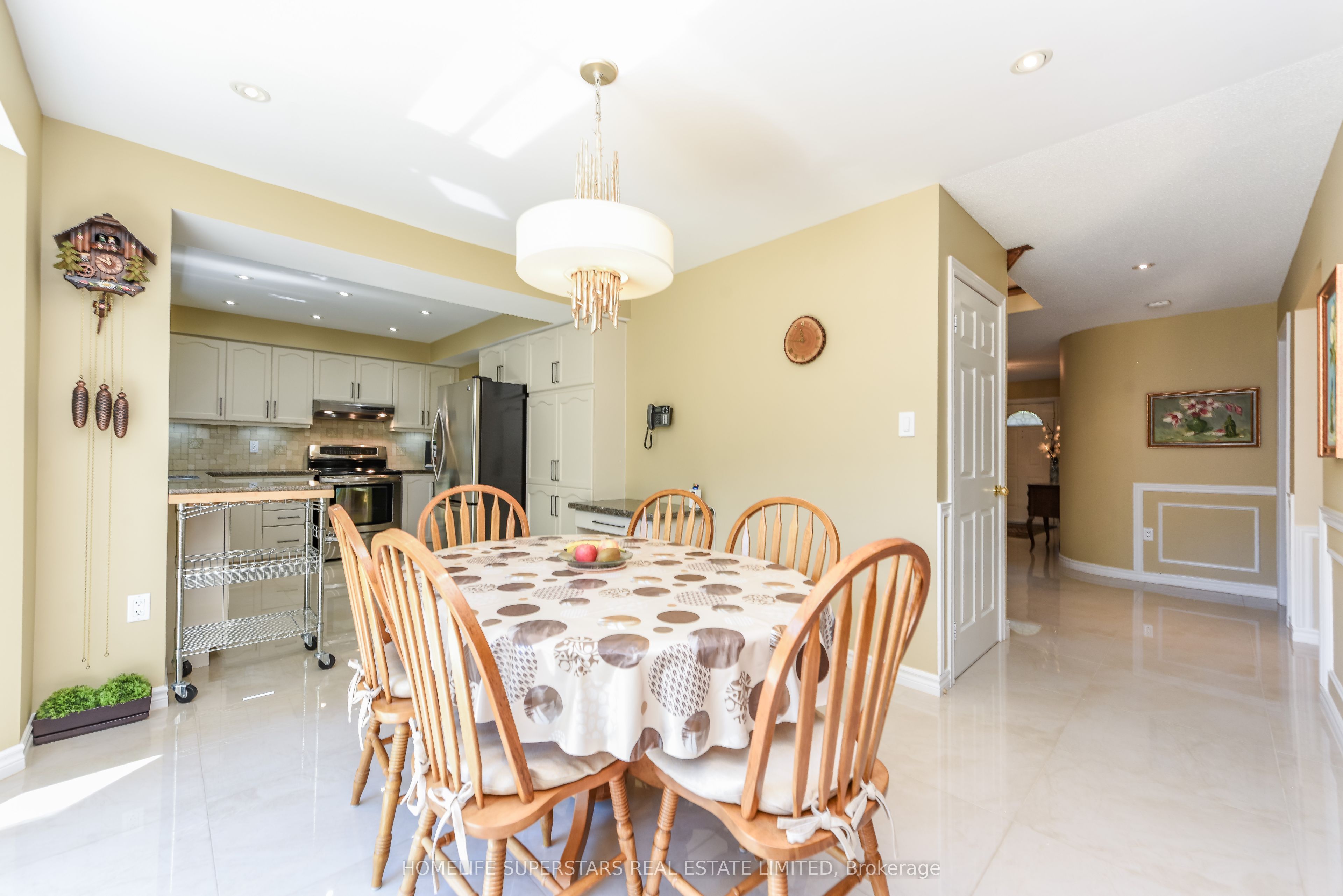 168 River Oaks Boulevard E Property Photo 15