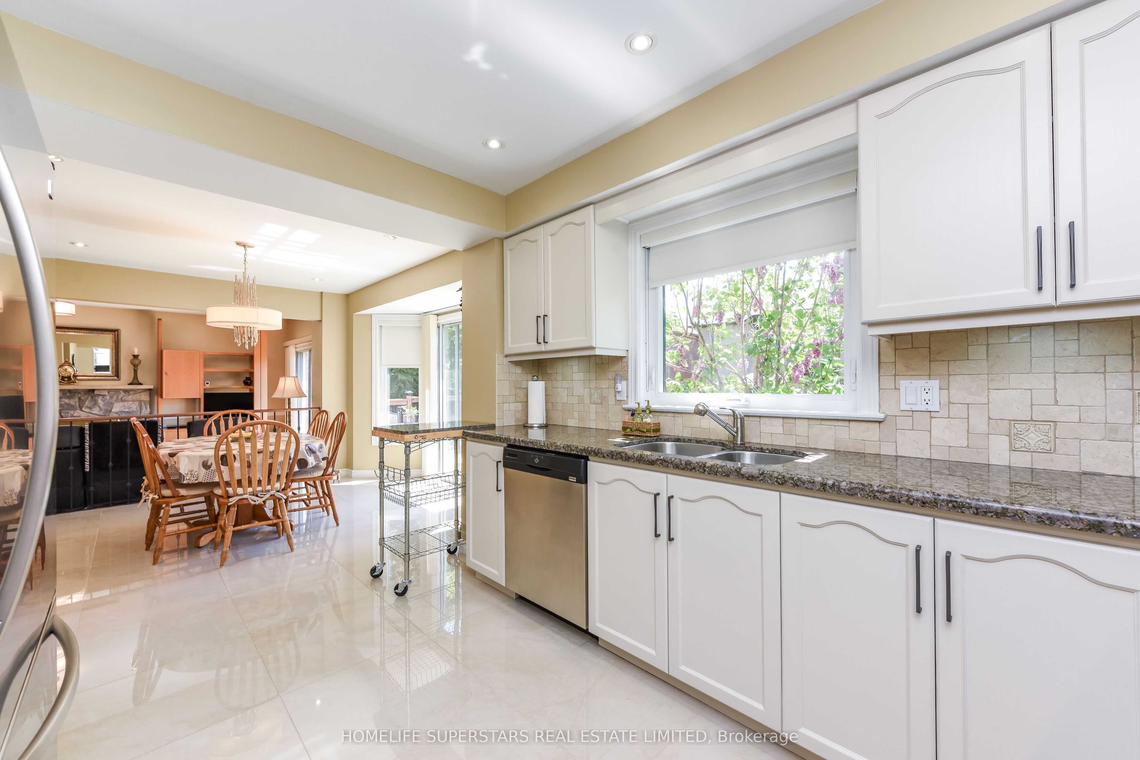 168 River Oaks Boulevard E Property Photo 16