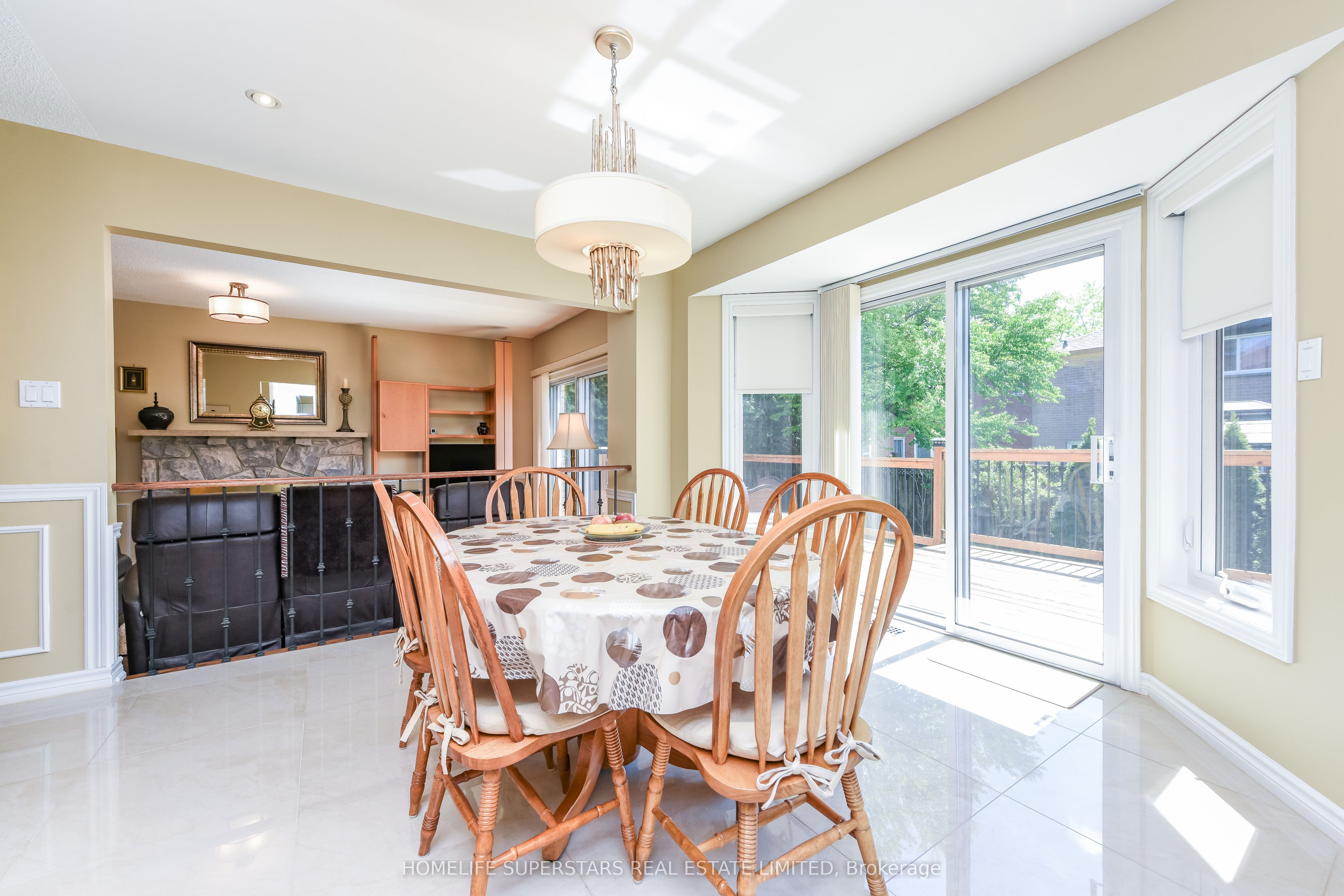 168 River Oaks Boulevard E Property Photo 17